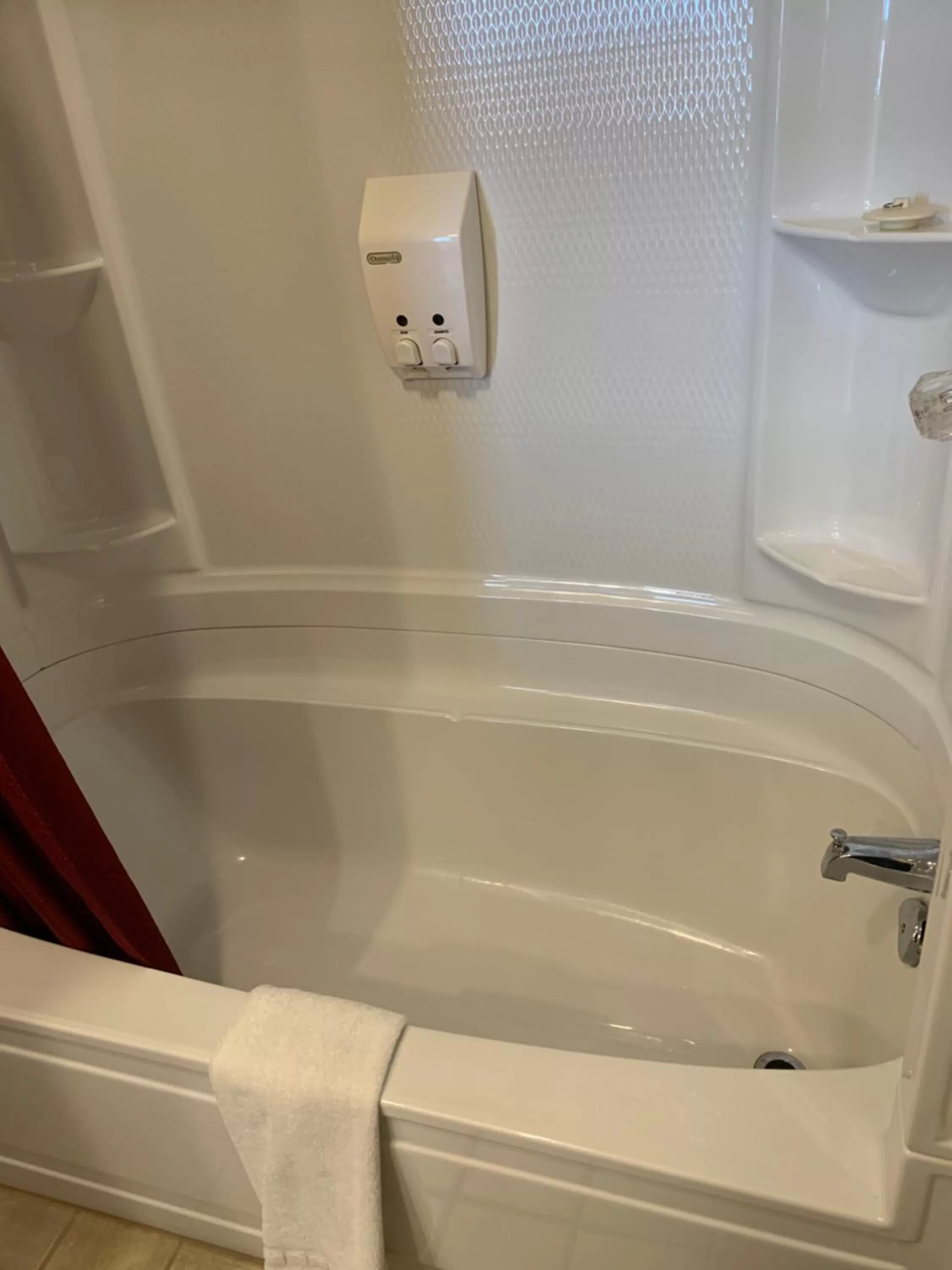 Double Room with Two Queen Beds in Lakeview Hotel