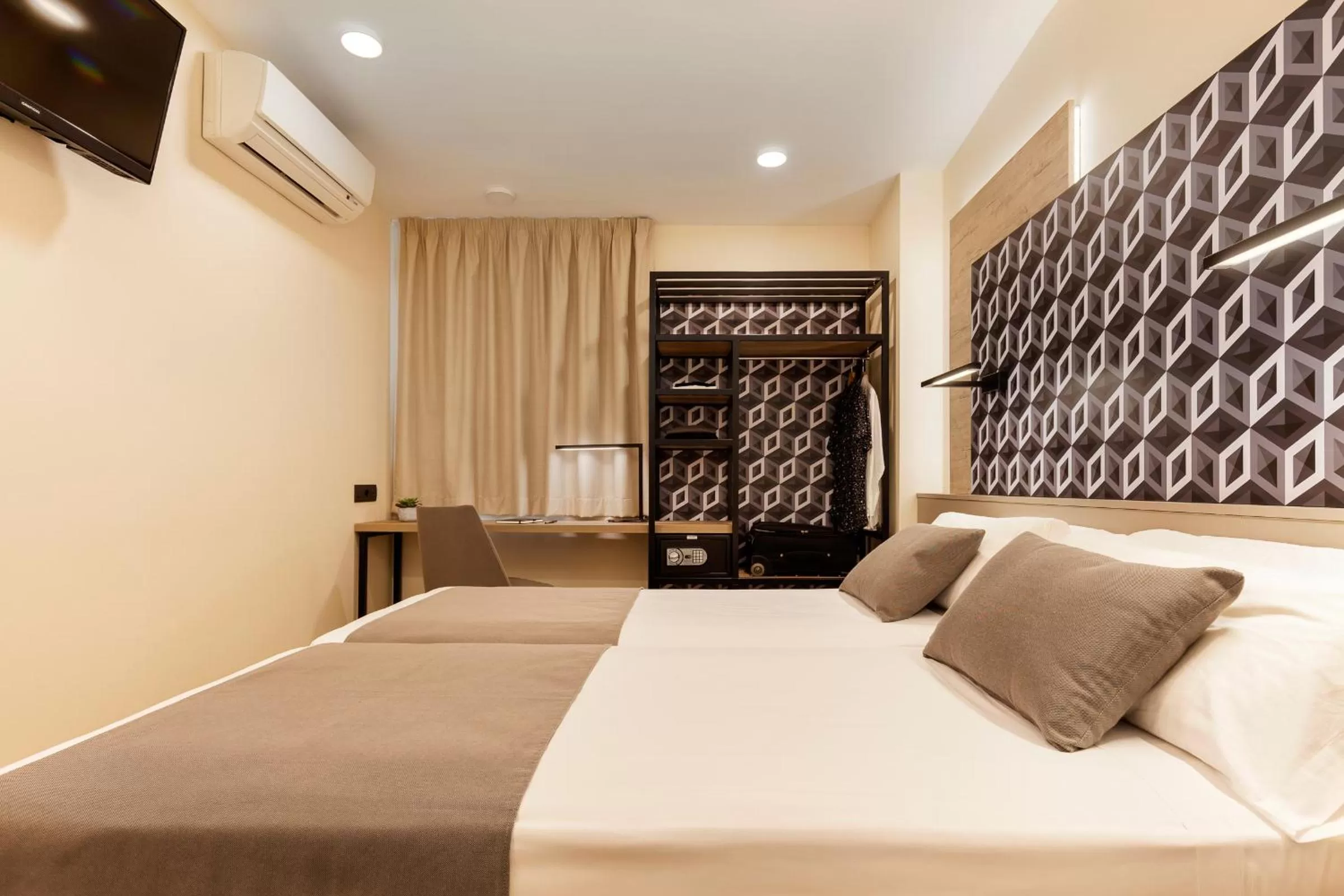 Twin Room (1-2 Adults) in Ronda House