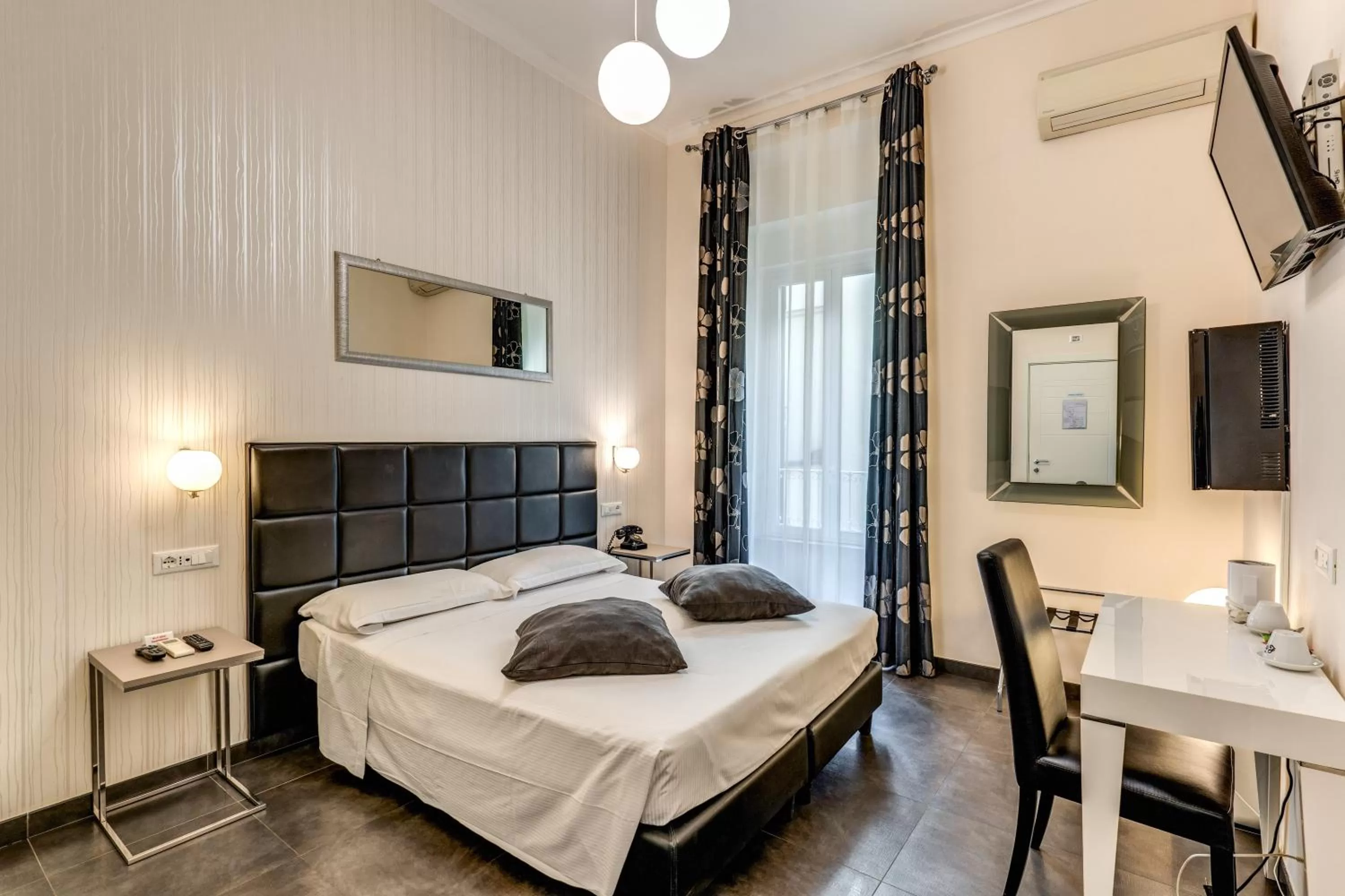 Double or Twin Room in Deko Rome