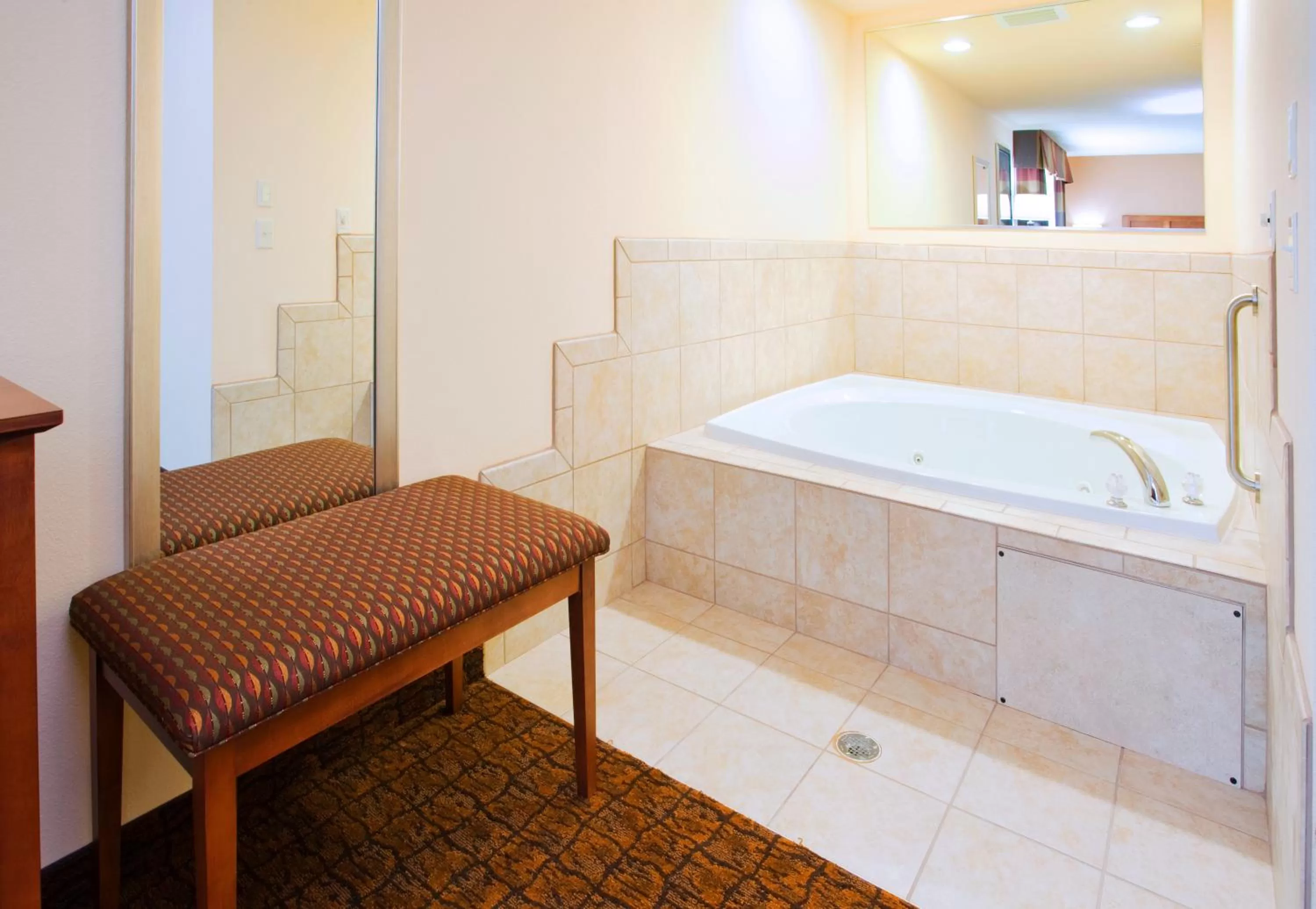 King Suite with Spa Bath in Holiday Inn Express Hotel & Suites Mount Airy, an IHG Hotel