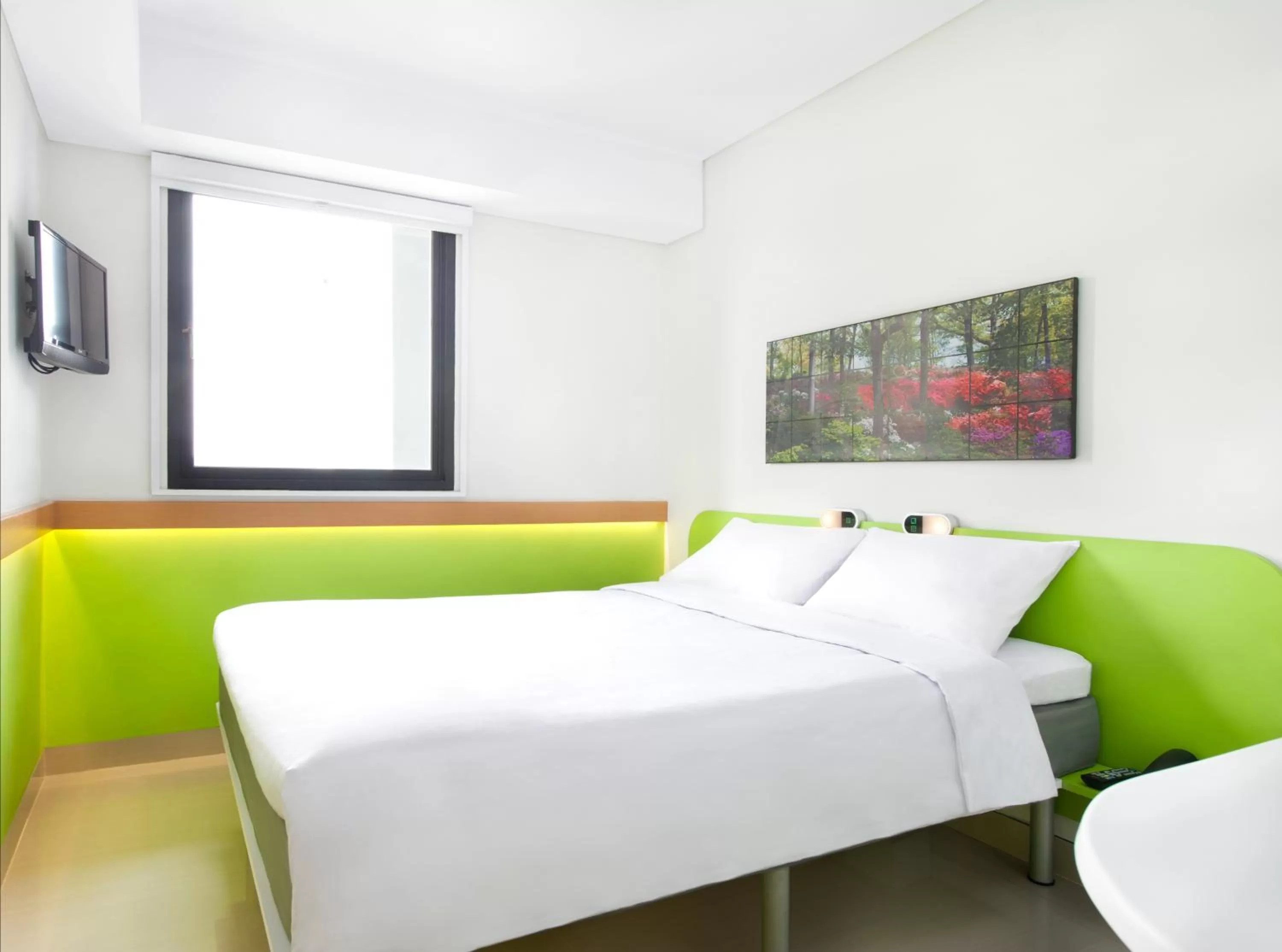 Standard 1 Double bed in Ibis Budget Jakarta Daan Mogot