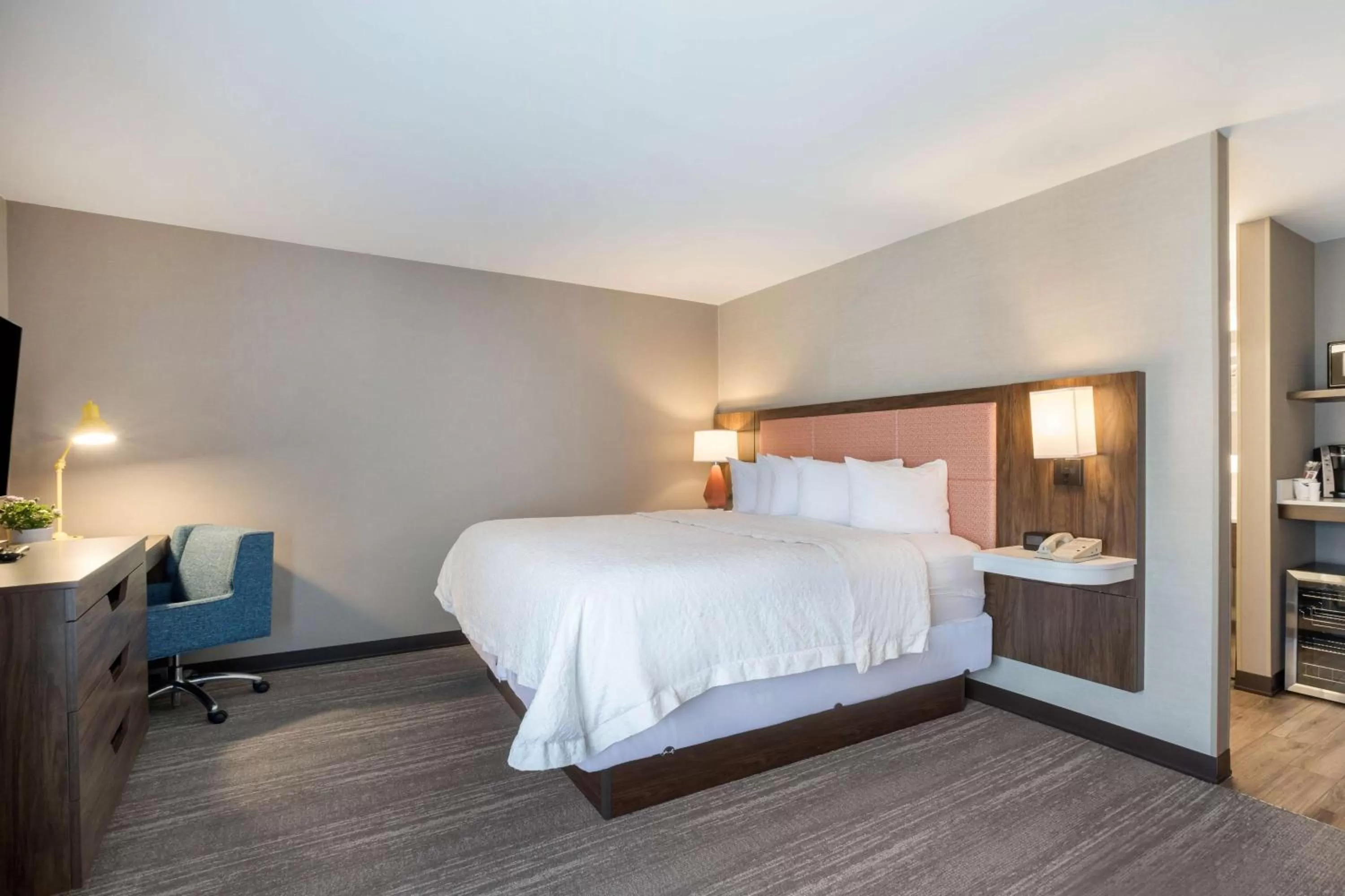 Queen Room with Bath Tub - Disability Access/Non-Smoking  in Hampton Inn Princeton