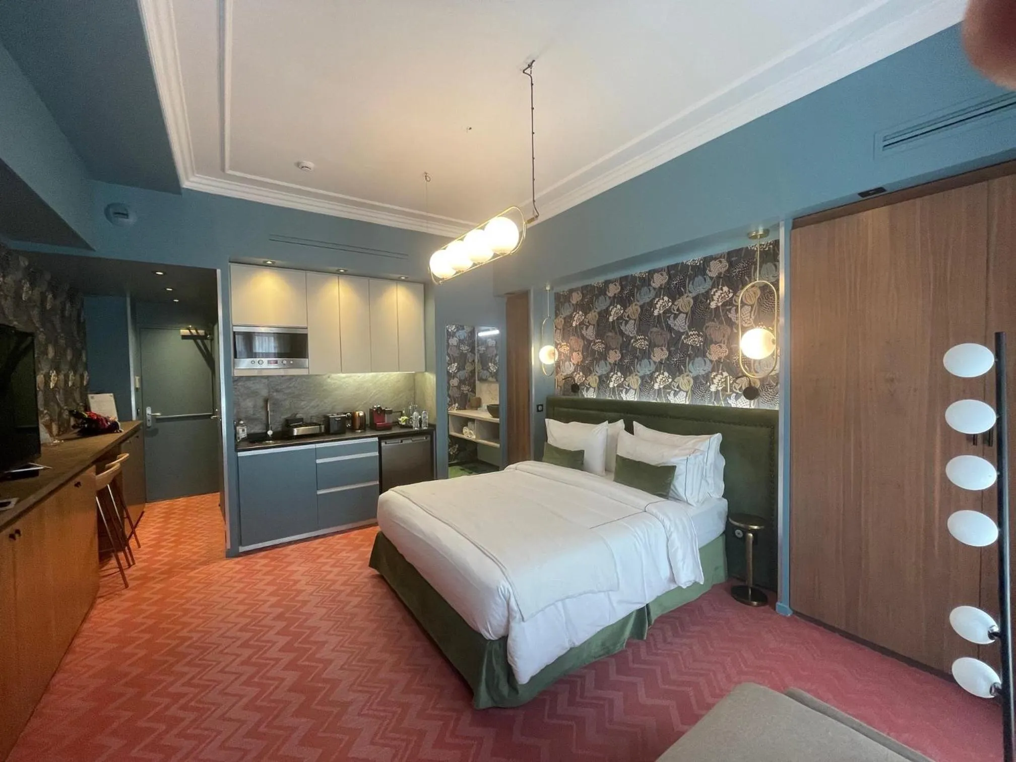 Eiffel Suite Junior in Hotel 33 Marbeuf