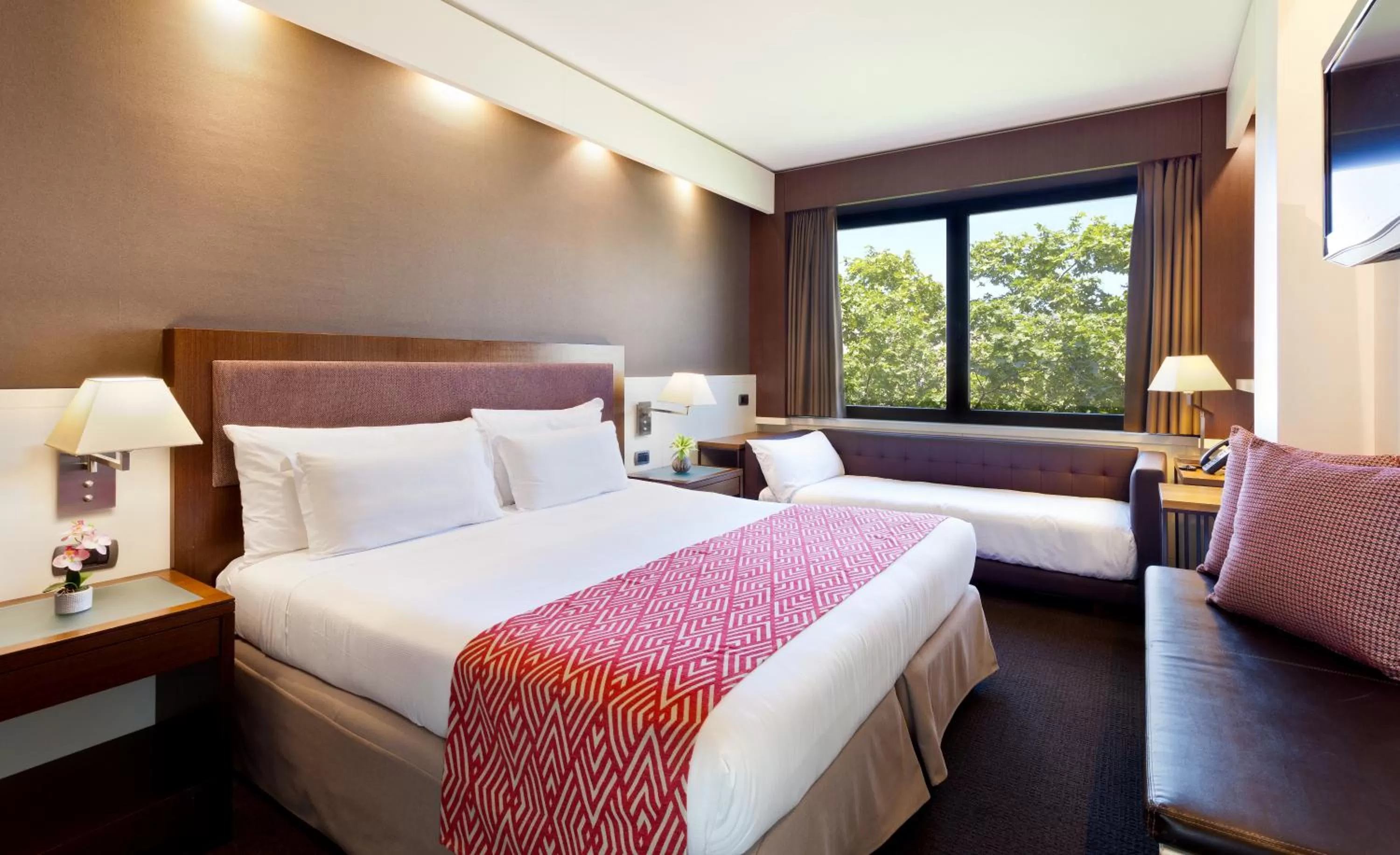 Superior Triple Room with Ramblas View in Royal Ramblas