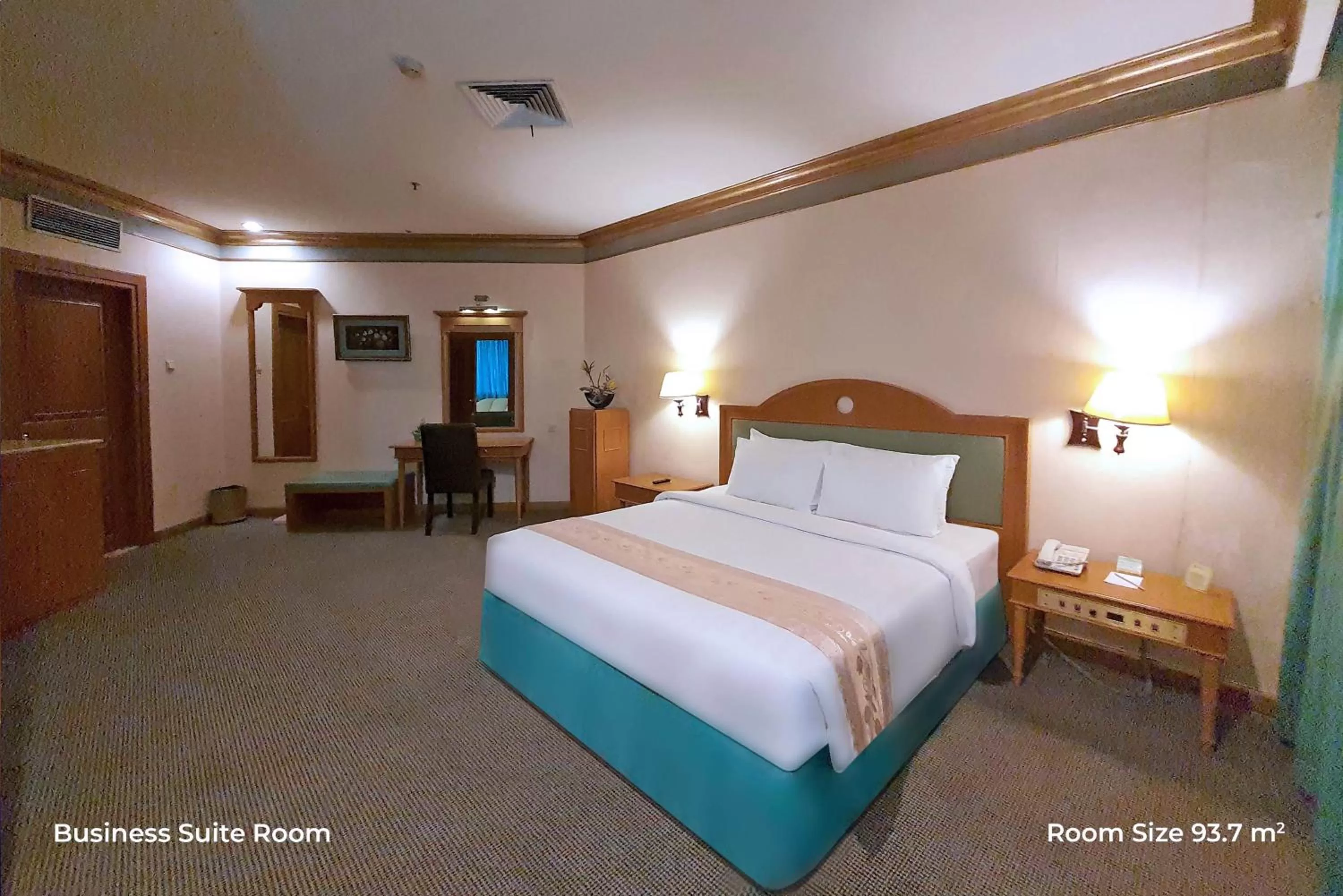Business Single Room in Tunjungan Hotel