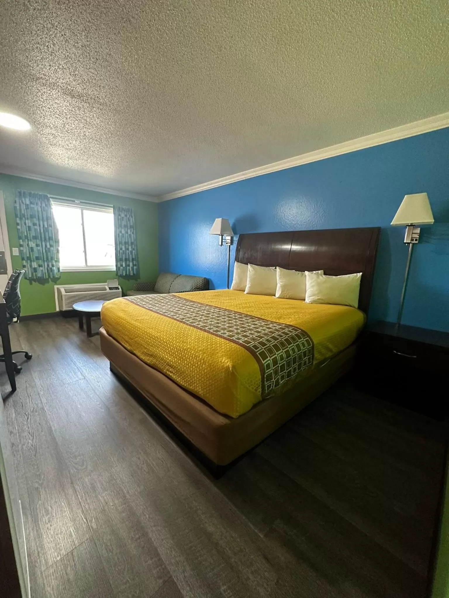 King Room in Amber Inn