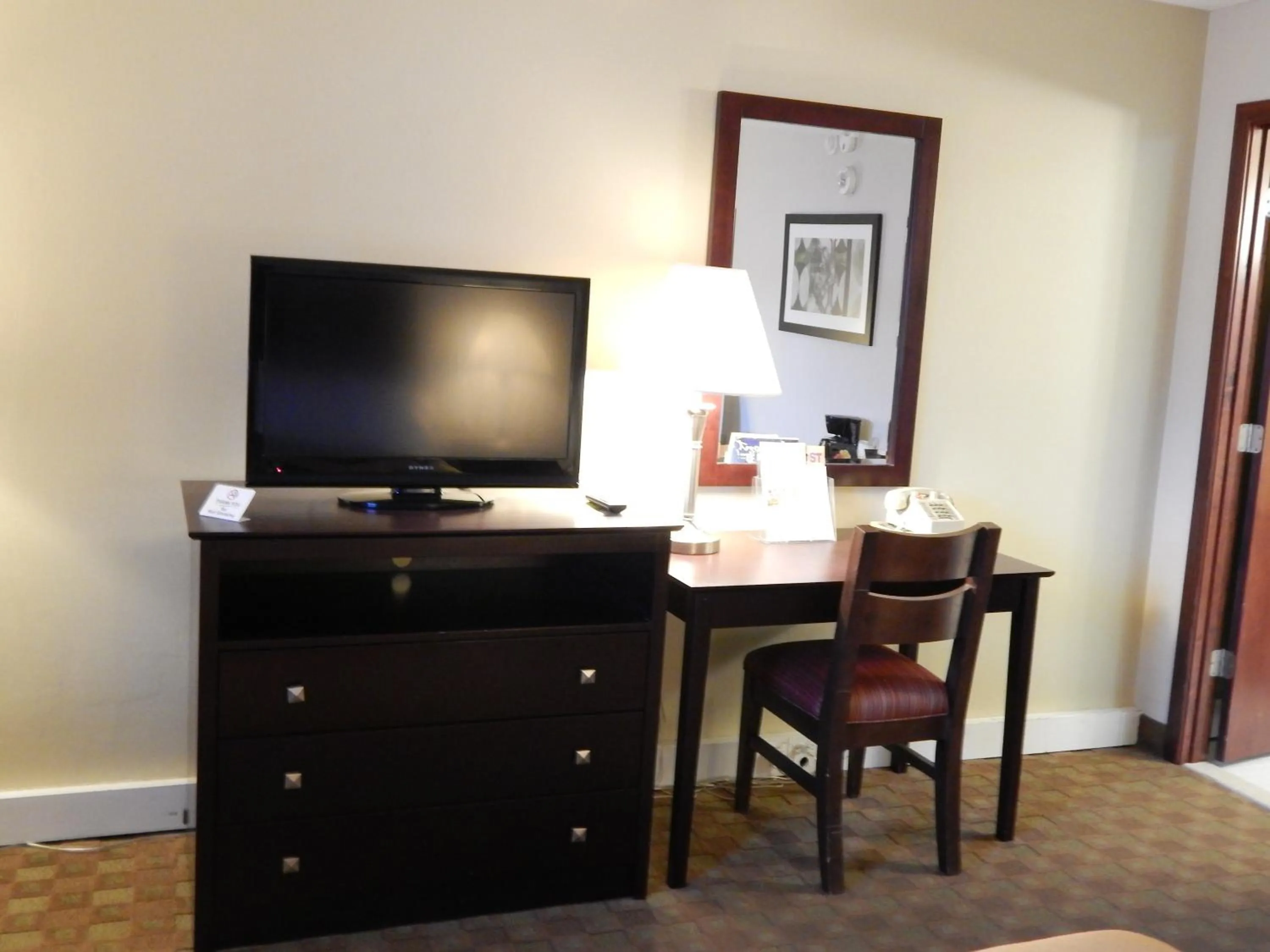 Queen Room - Non-Smoking in Super 8 by Wyndham White River Junction