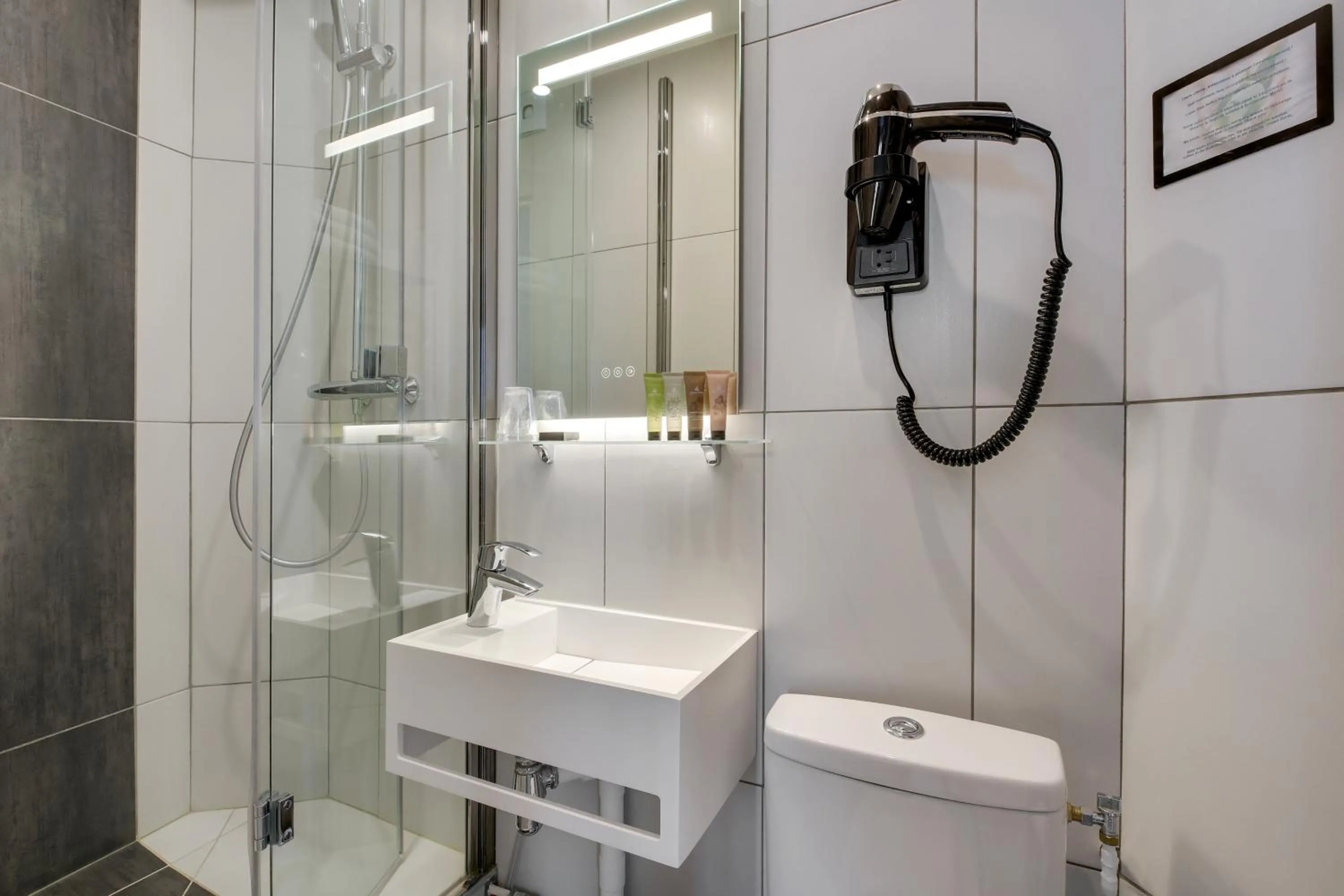 Single Room in Hotel Riviera Elysees