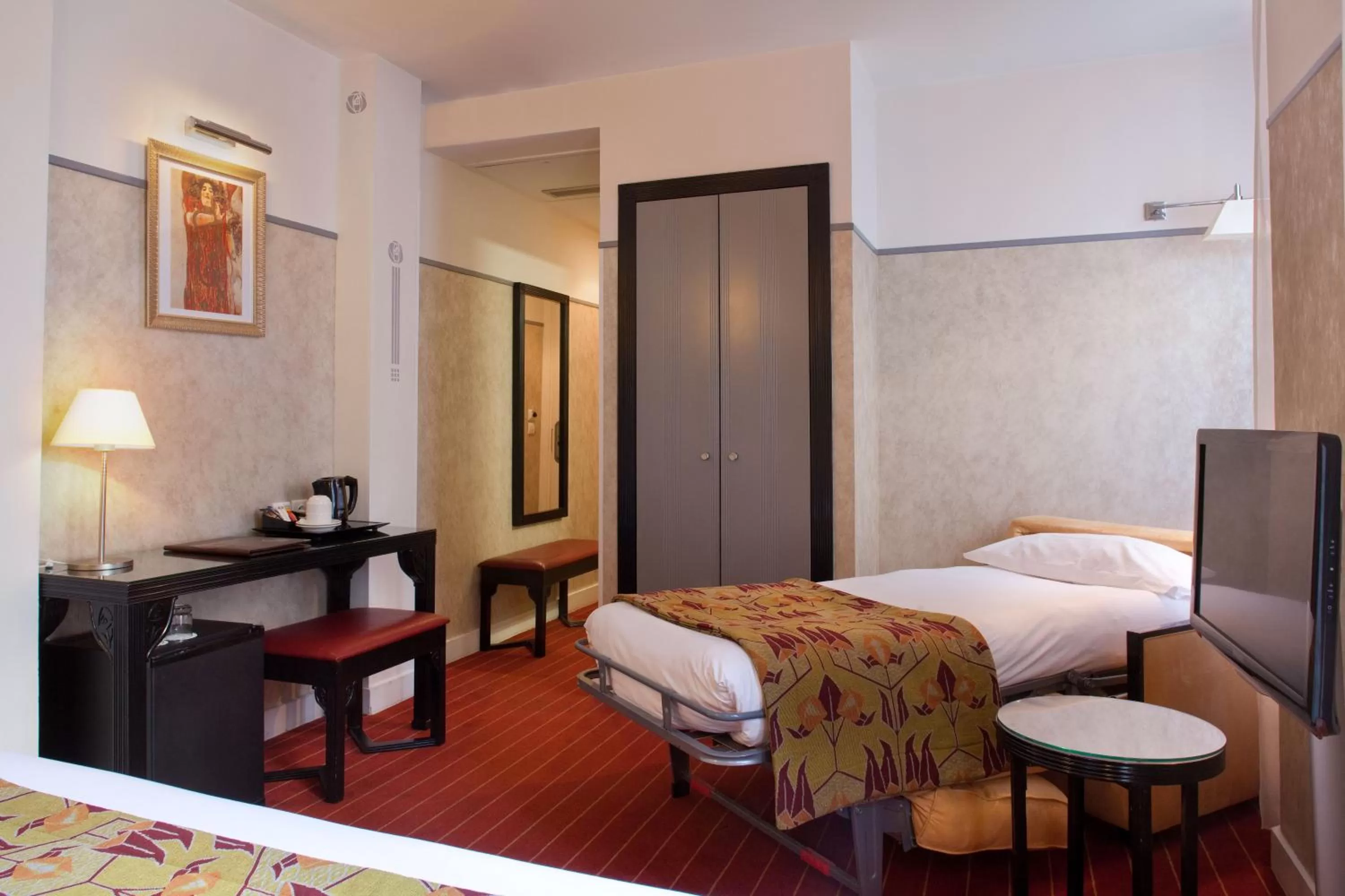 Family Room in Hotel Eiffel Seine