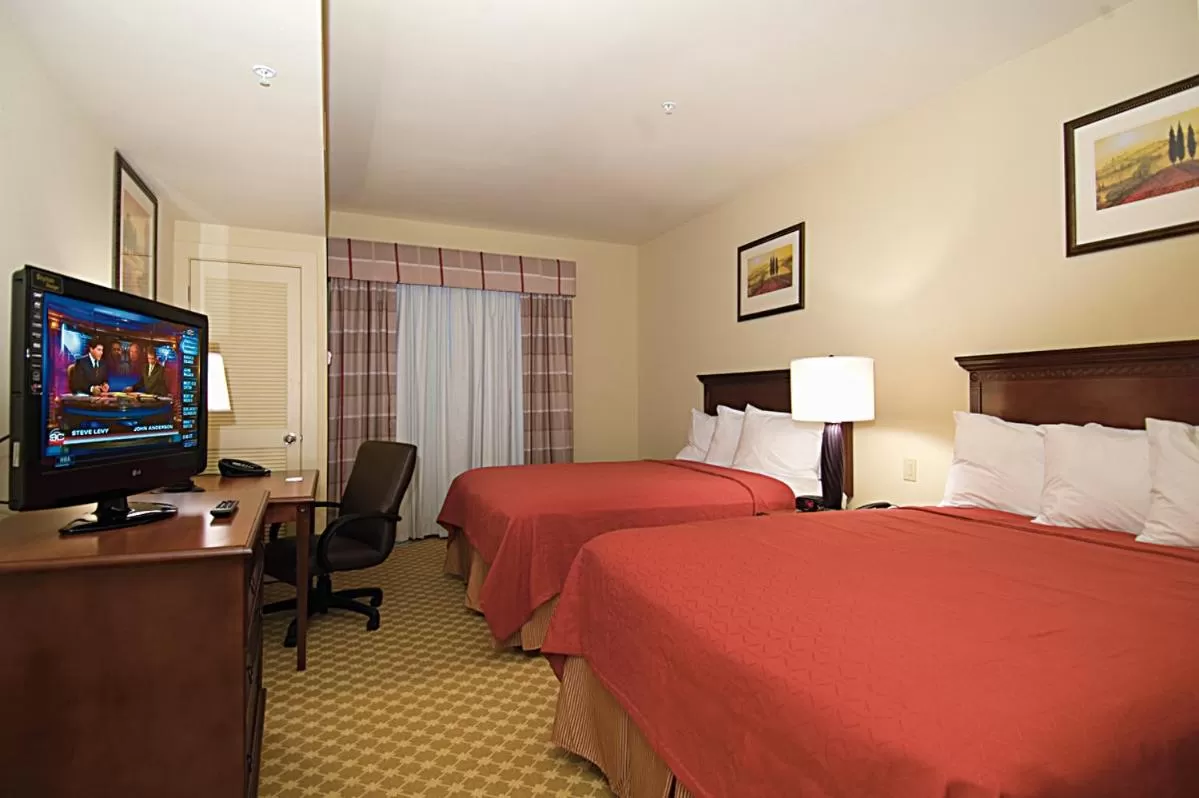 Queen Room with Two Queen Beds - Disability Access/Non-Smoking in Country Inn & Suites by Radisson, Crestview, FL