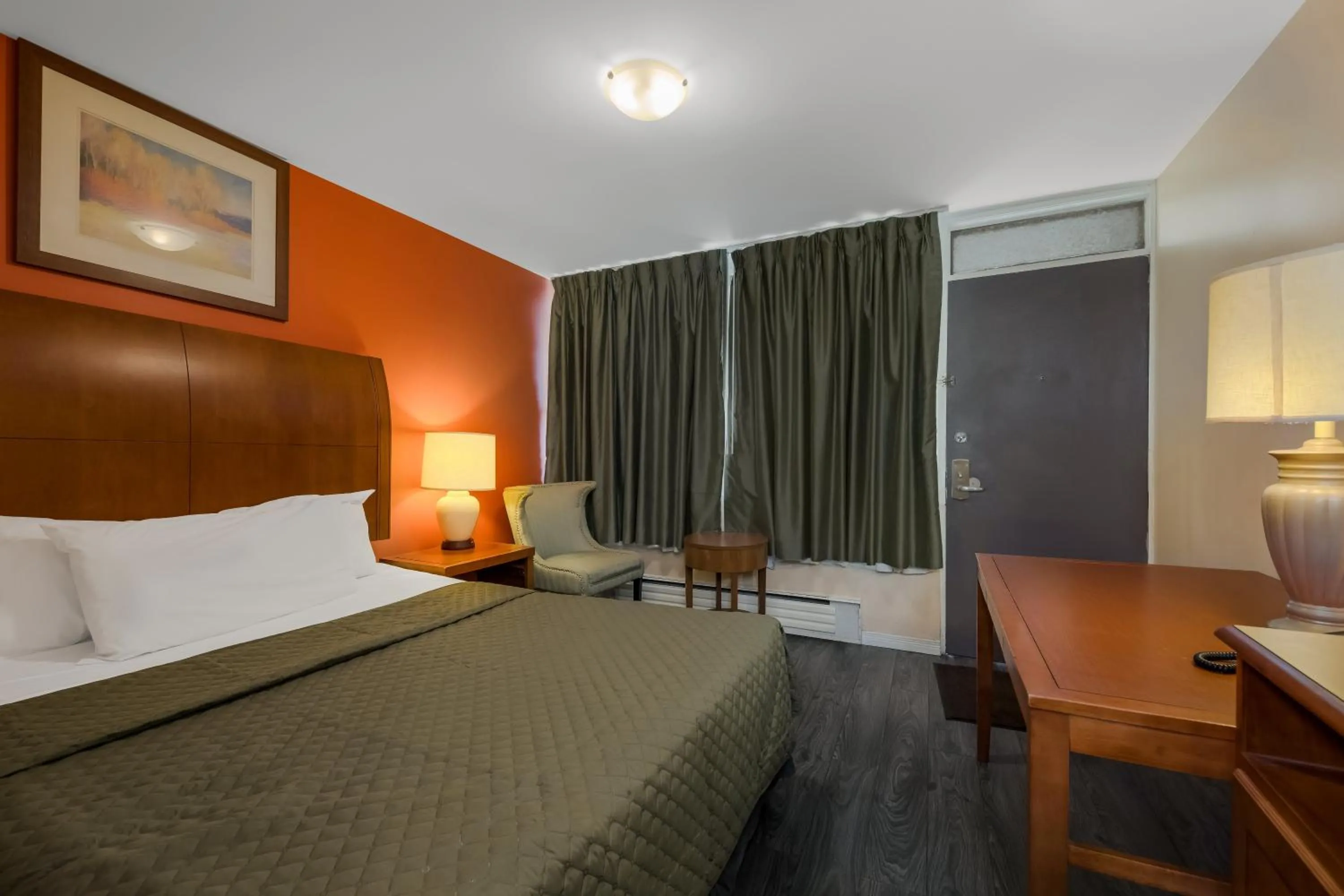 Queen Room - Non-Smoking in Knights Inn Burlington