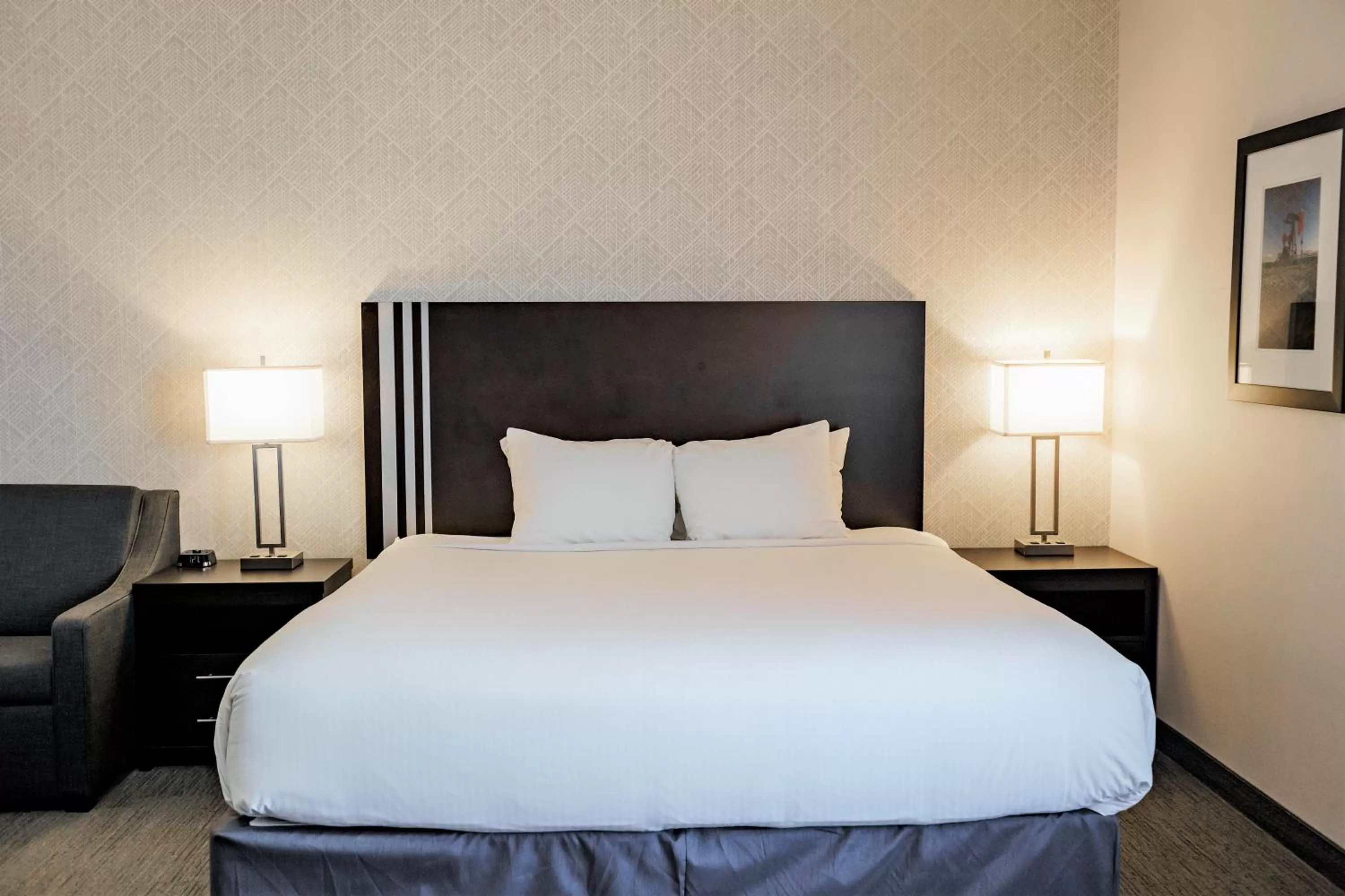 King Room with Sofa Bed and Whirlpool - Non-Smoking in Park Inn by Radisson Edmonton Airport