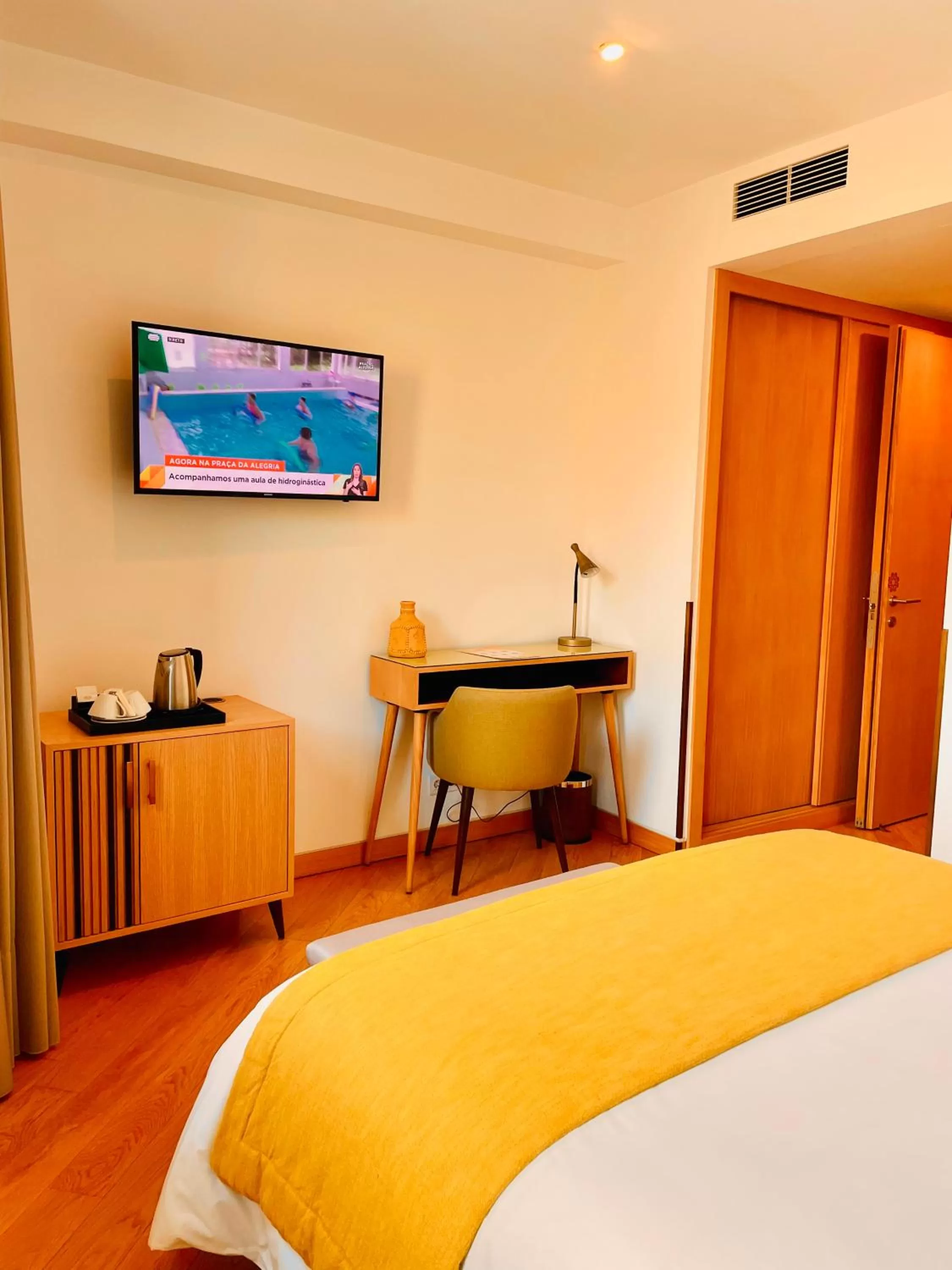 Bedroom, Bed in Castelo Hotel