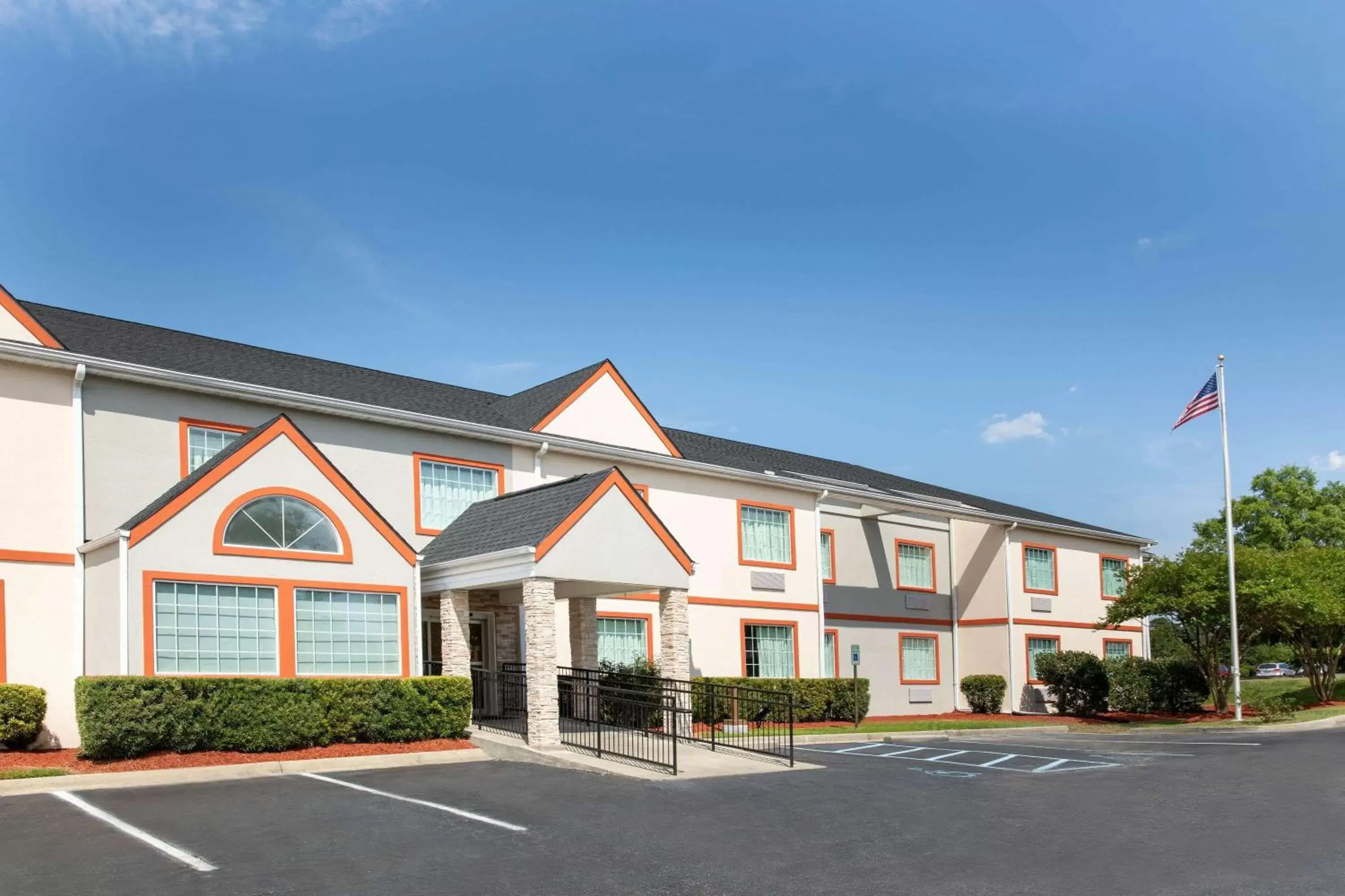 Microtel Inn & Suites by Wyndham Columbia Fort Jackson N Microtel Inn & Suites by Wyndham Columbia Fort Jackson N