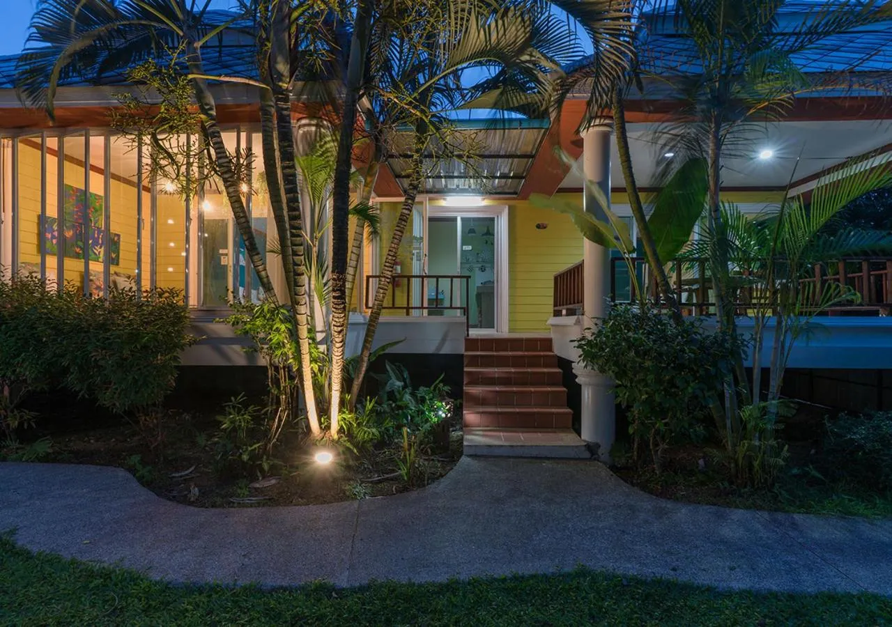 Two-Bedroom Bungalow in Lemon House