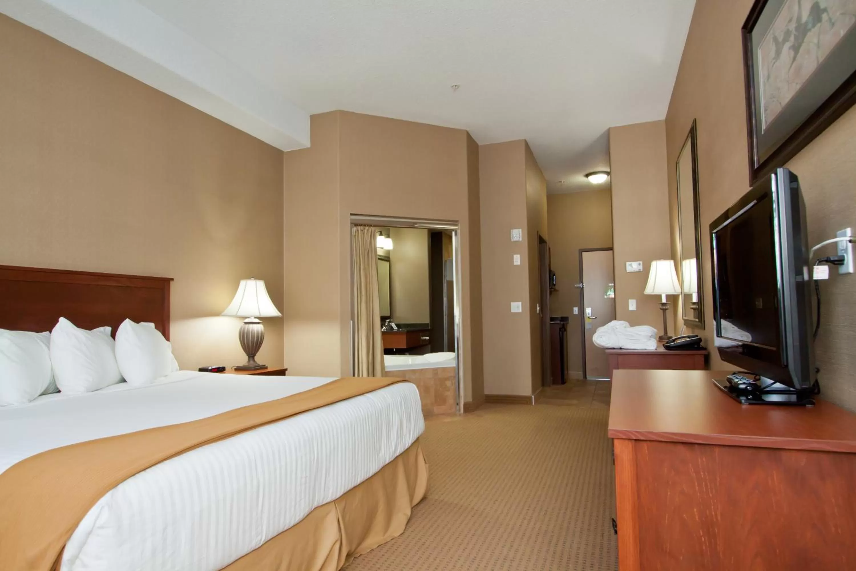 Studio King Suite - Non-Smoking in Days Inn & Suites by Wyndham Strathmore