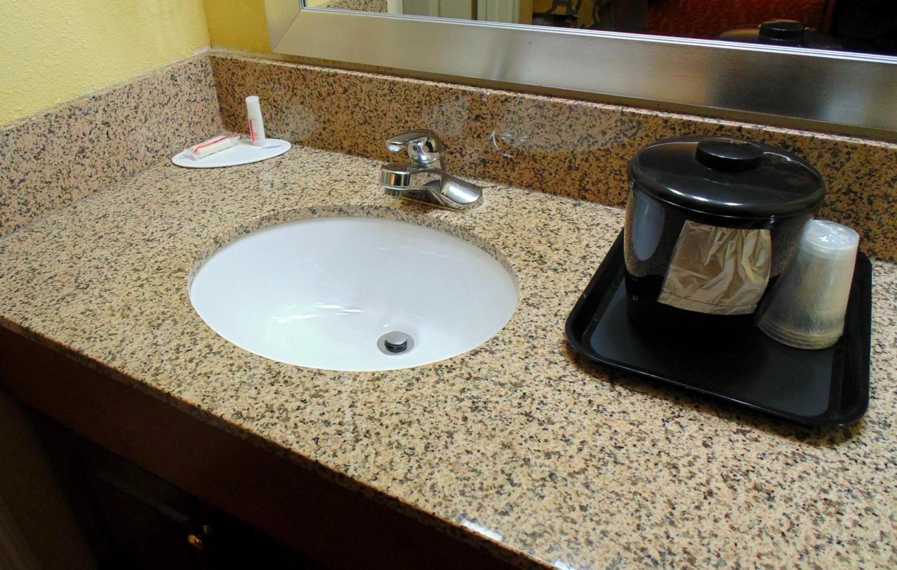 Deluxe Queen Room - Disability Access/Non-Smoking in Baymont by Wyndham Sevierville Pigeon Forge