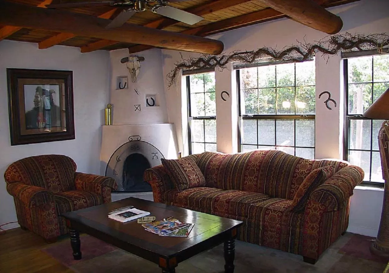 Efficiency King Studio, Fireplace, Patio - Non Smoking in Casas de Suenos Old Town Historic Inn, an Ascend Collection Hotel