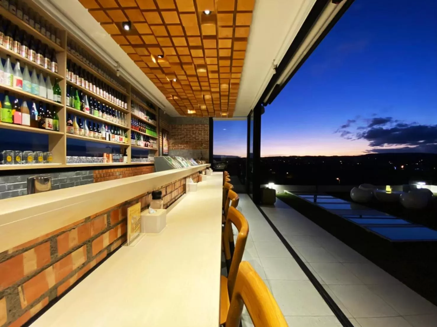 Restaurant/places to eat in FFF Hotel