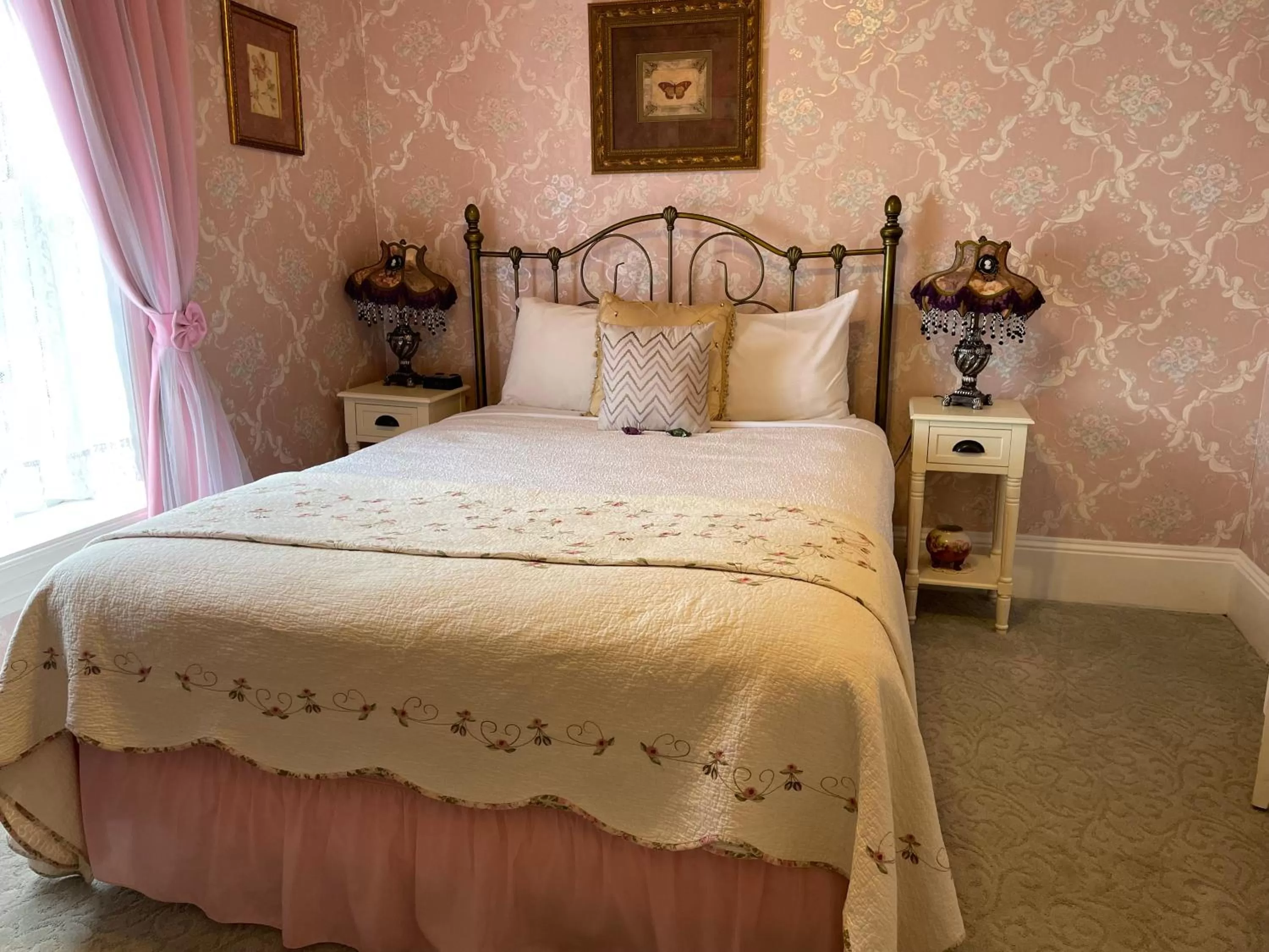 Queen Room - single occupancy in Heber Senator Bed and Breakfast