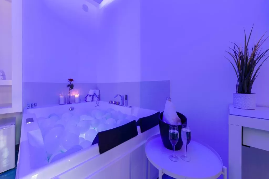 Suite with Hot Tub in Agave Hotel