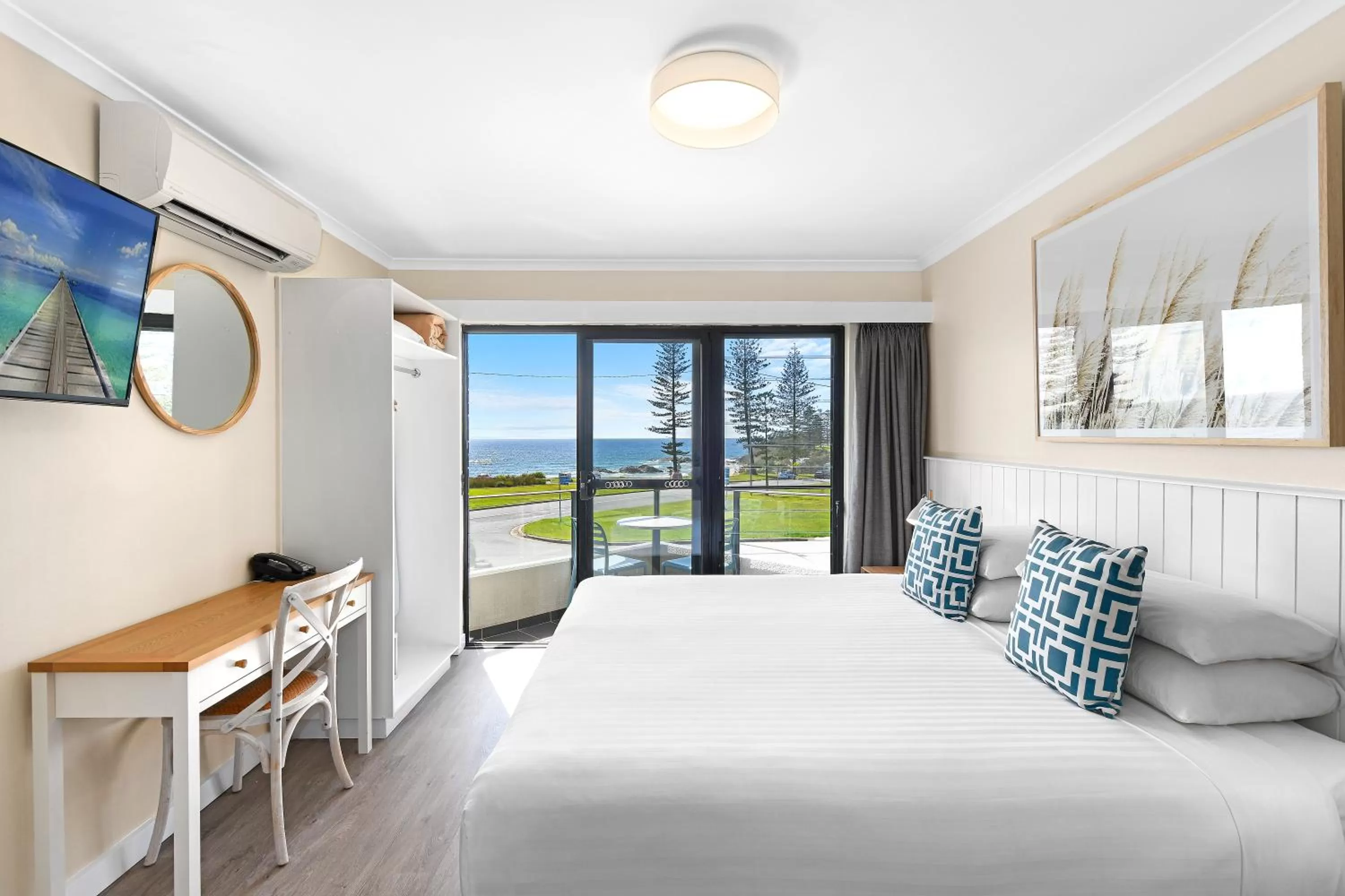 King Room with Sea View in ibis Styles Port Macquarie