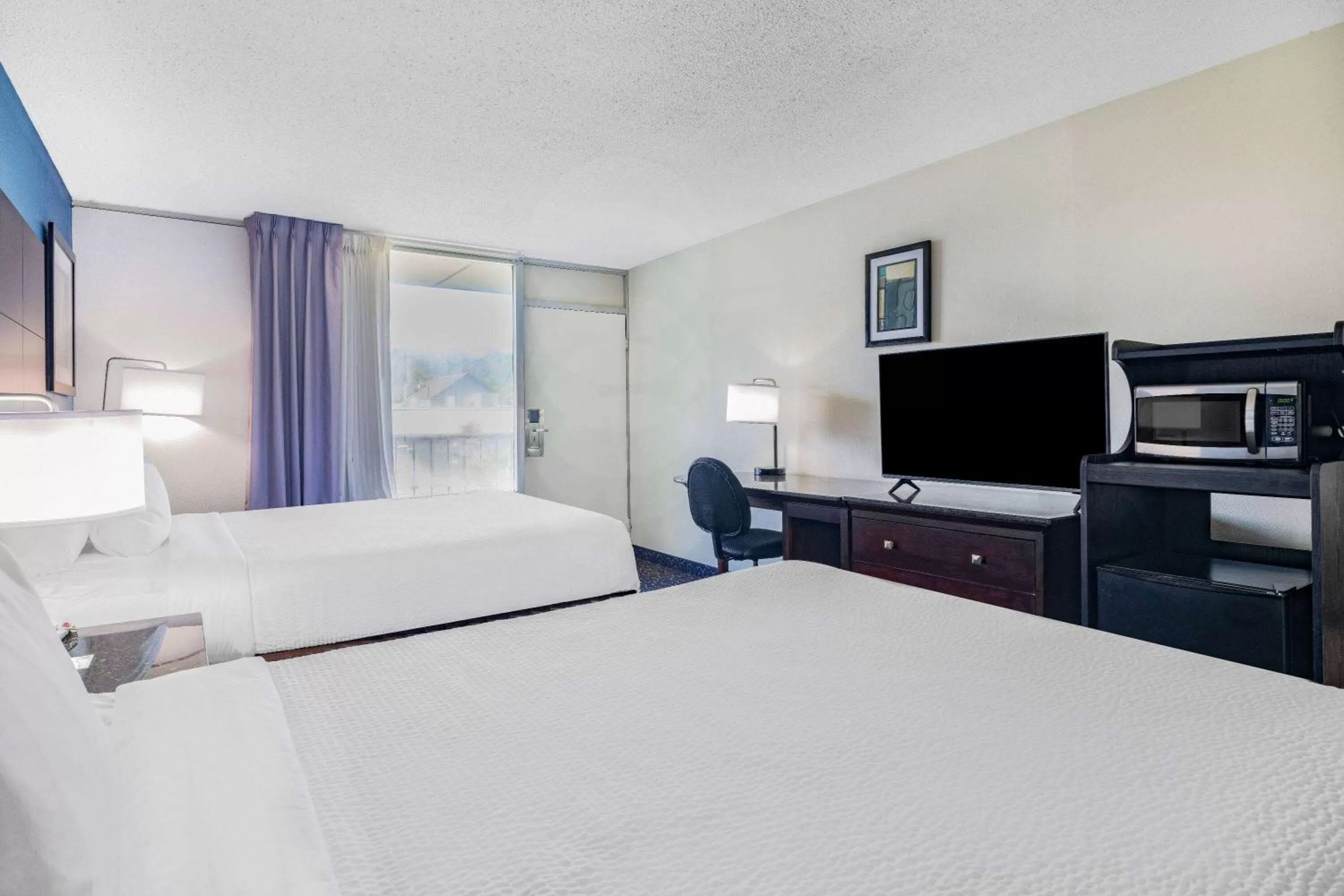 Suite with Two Queen Beds - Non-Smoking in Days Inn and Suites by Wyndham Oxford