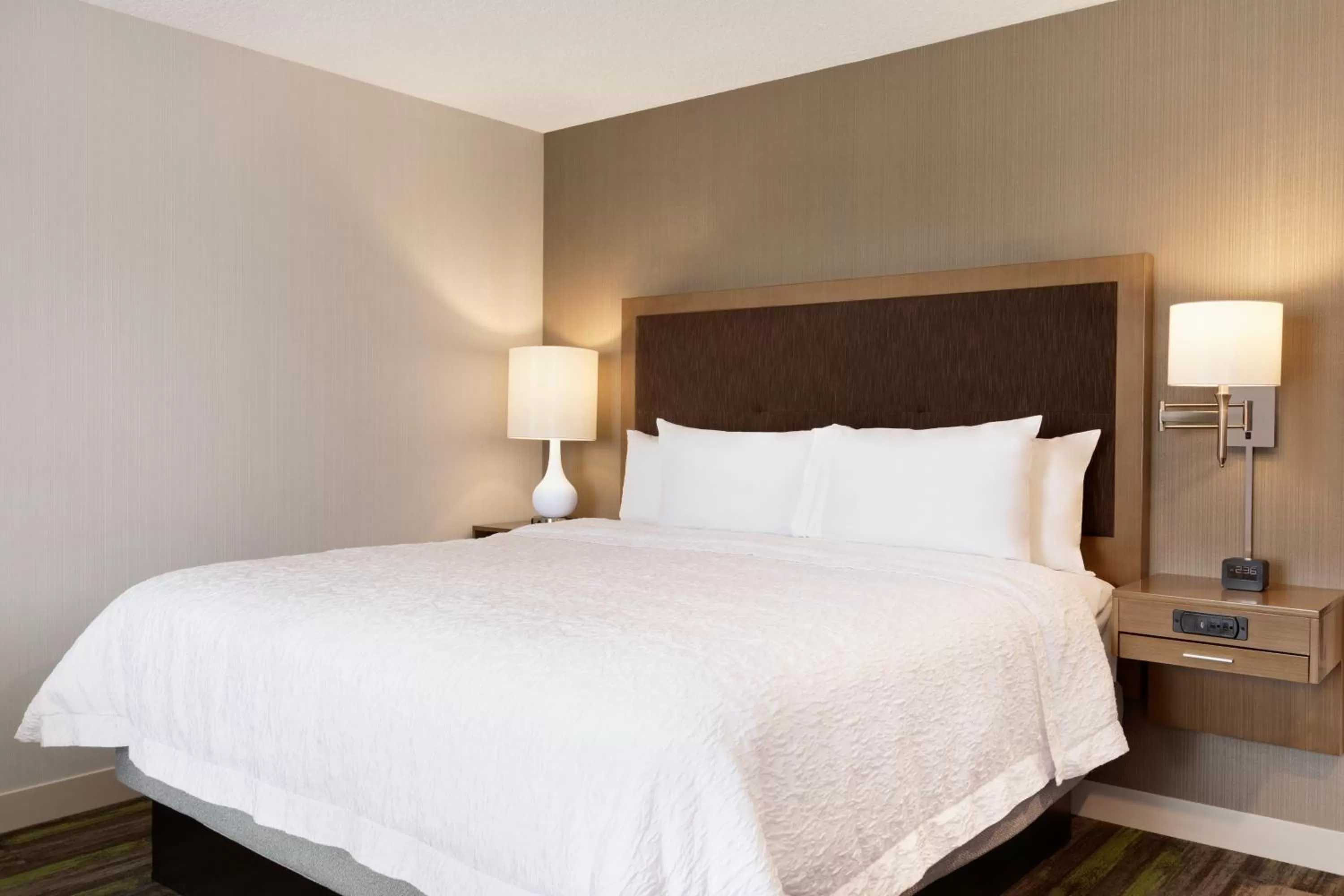 King Room in Ramada by Wyndham St Paul AB