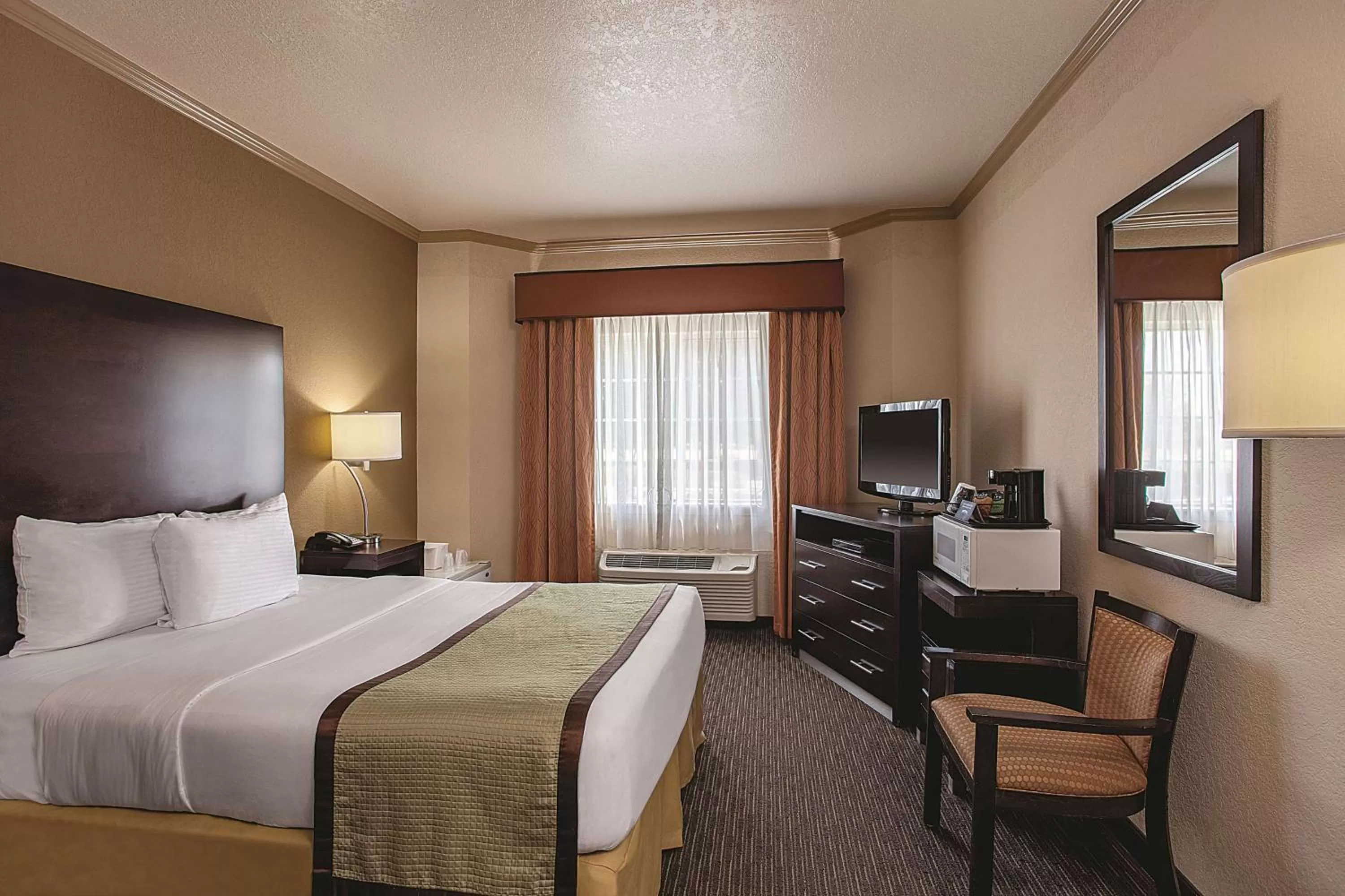 Queen Room with Park View and Mobility/Hearing Impaired Access - Non-Smoking in La Quinta by Wyndham Davis