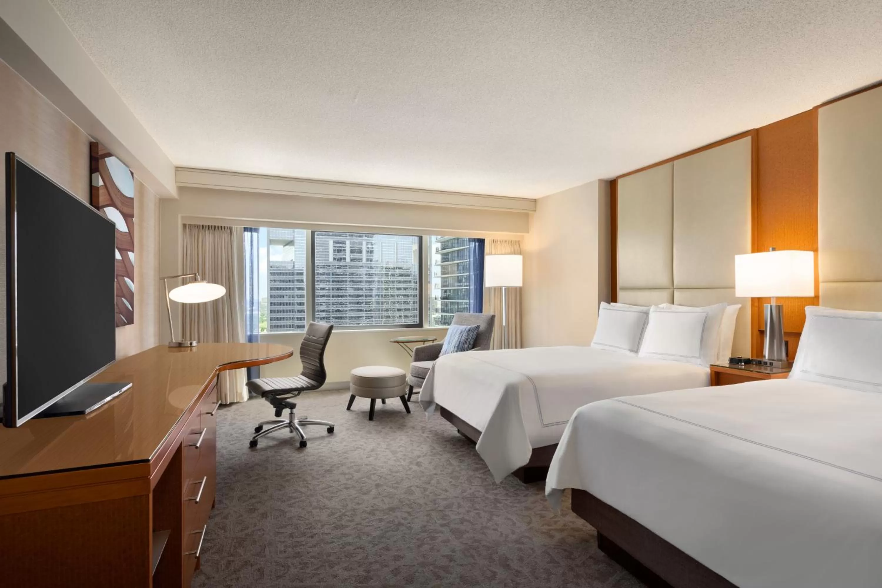 Classic Double Room with Two Double Beds - single occupancy - Bath Tub/Disability Access in Swissotel Chicago