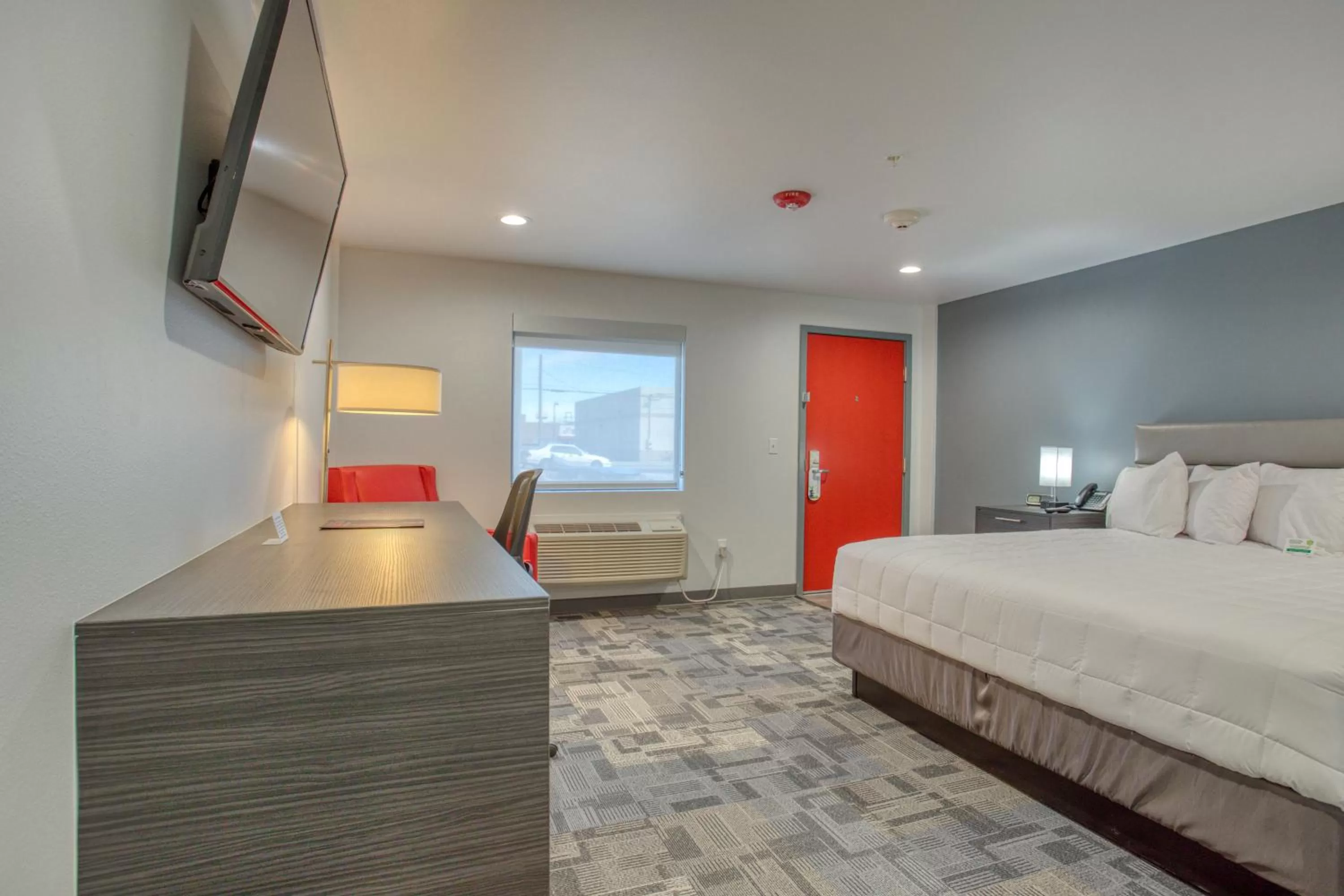 King Room in Post Time Inn