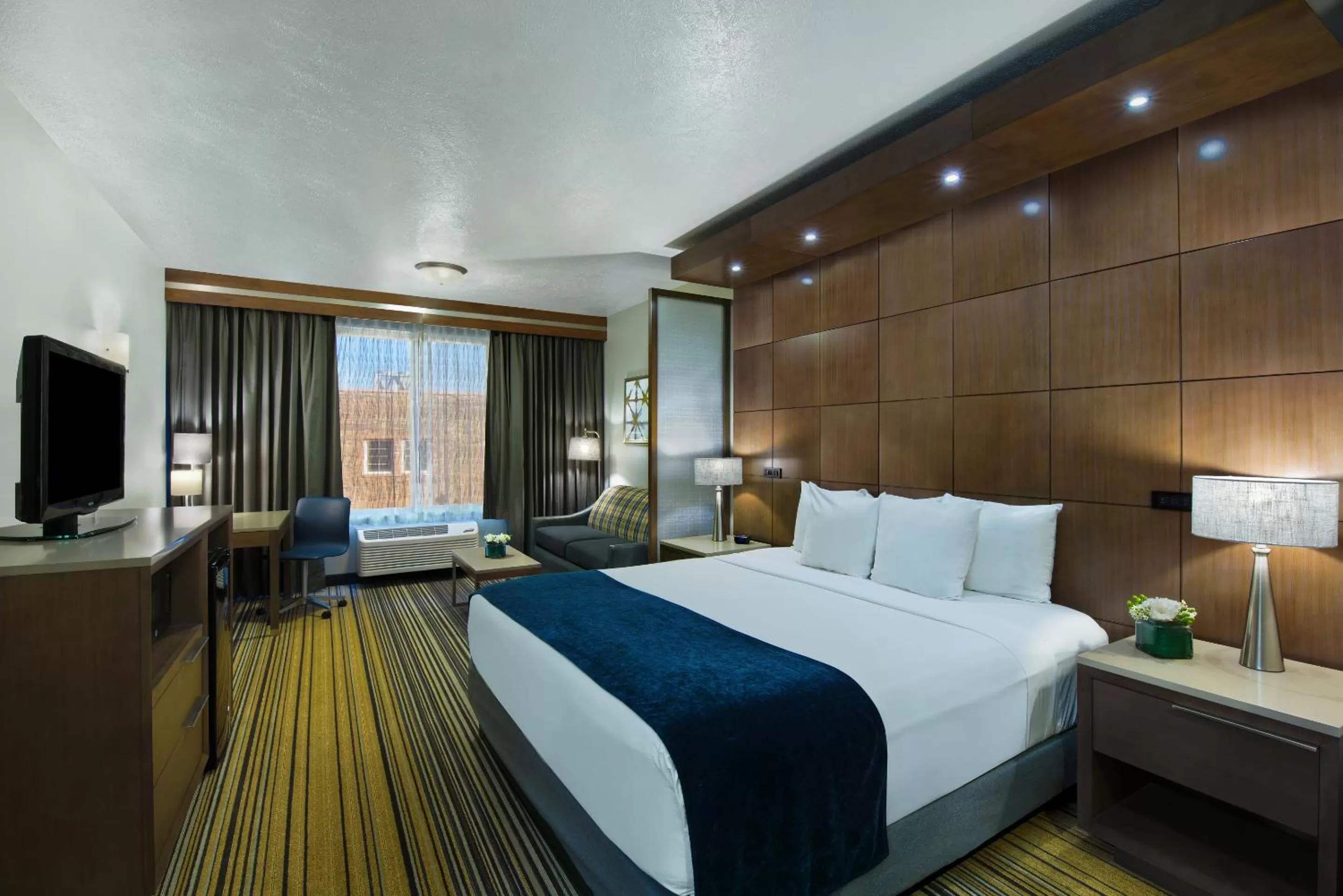 King Suite Sleeper Sofa in Oxford Suites Spokane Downtown