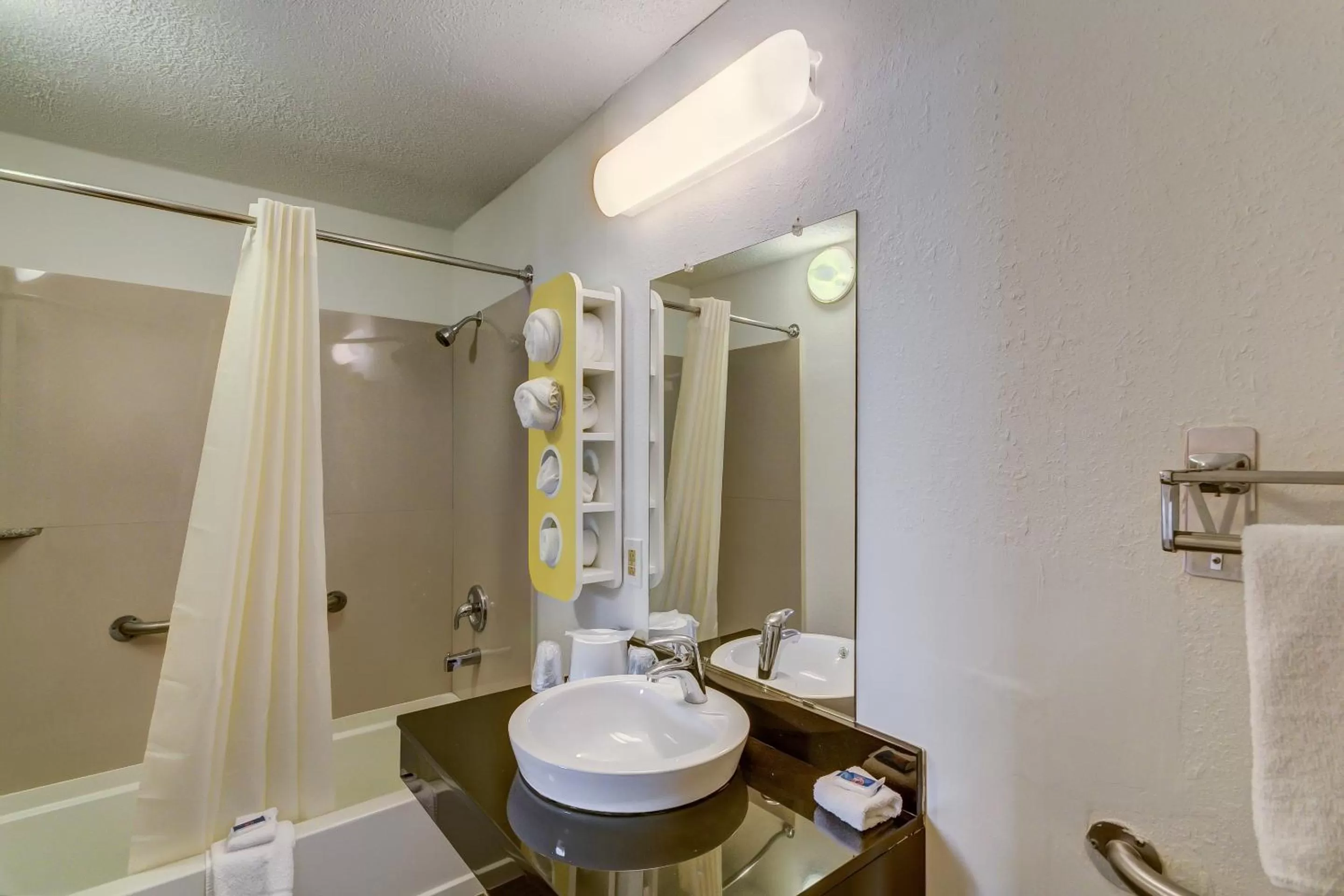 King Room - Disability Access - Non-Smoking in Motel 6-Berea, KY