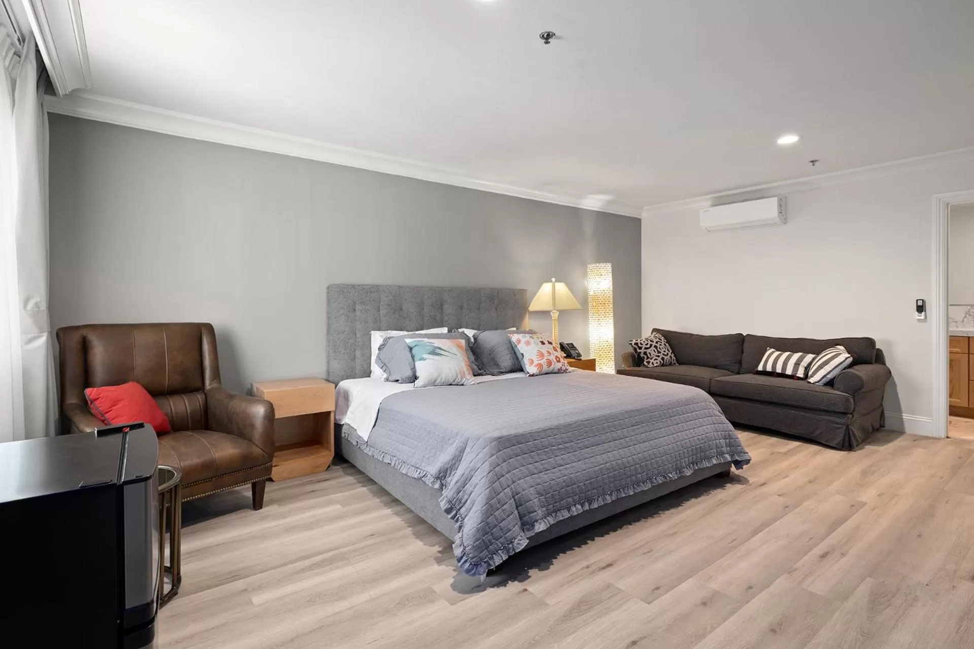 Queen Room in Hotel Huntington