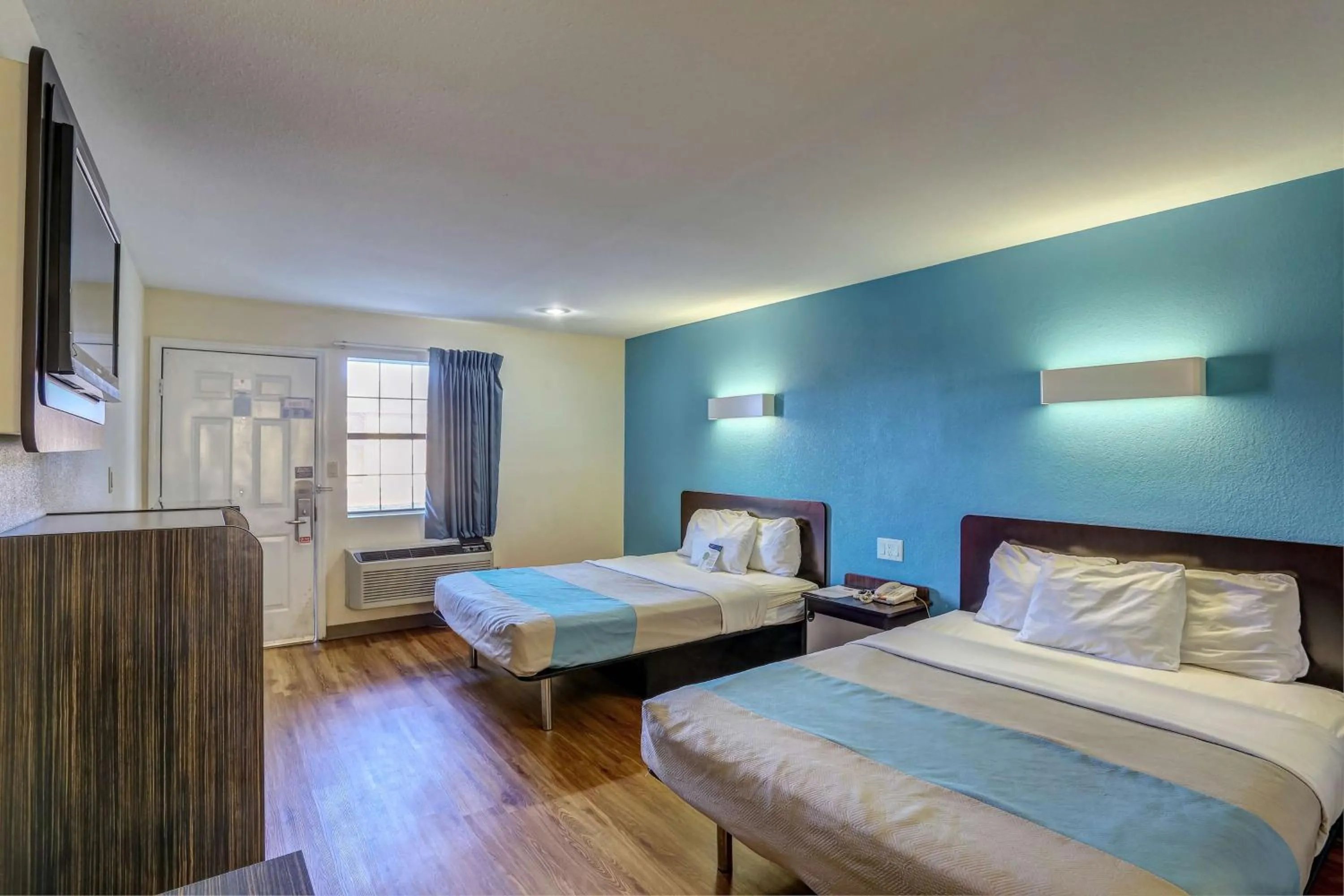 Queen Room with Two Queen Beds - Smoking in Motel 6-Dickson, TN