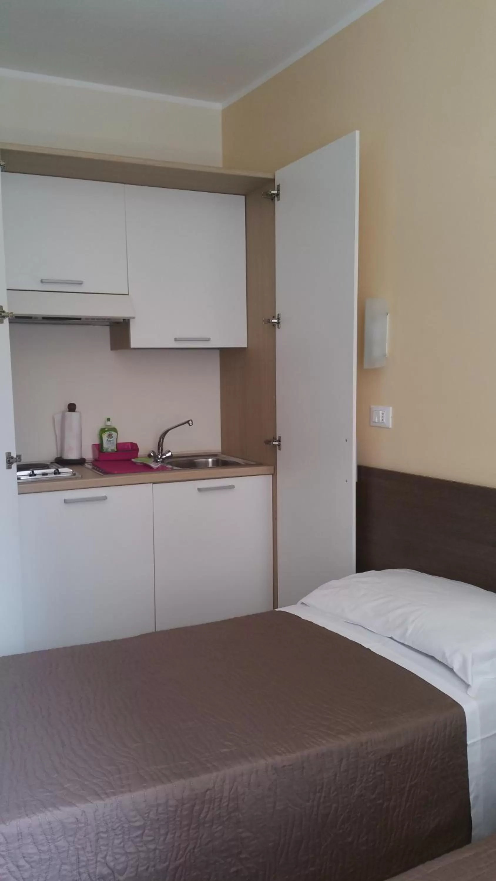 Quadruple Room with Kitchenette - single occupancy in Hotel Tommaseo