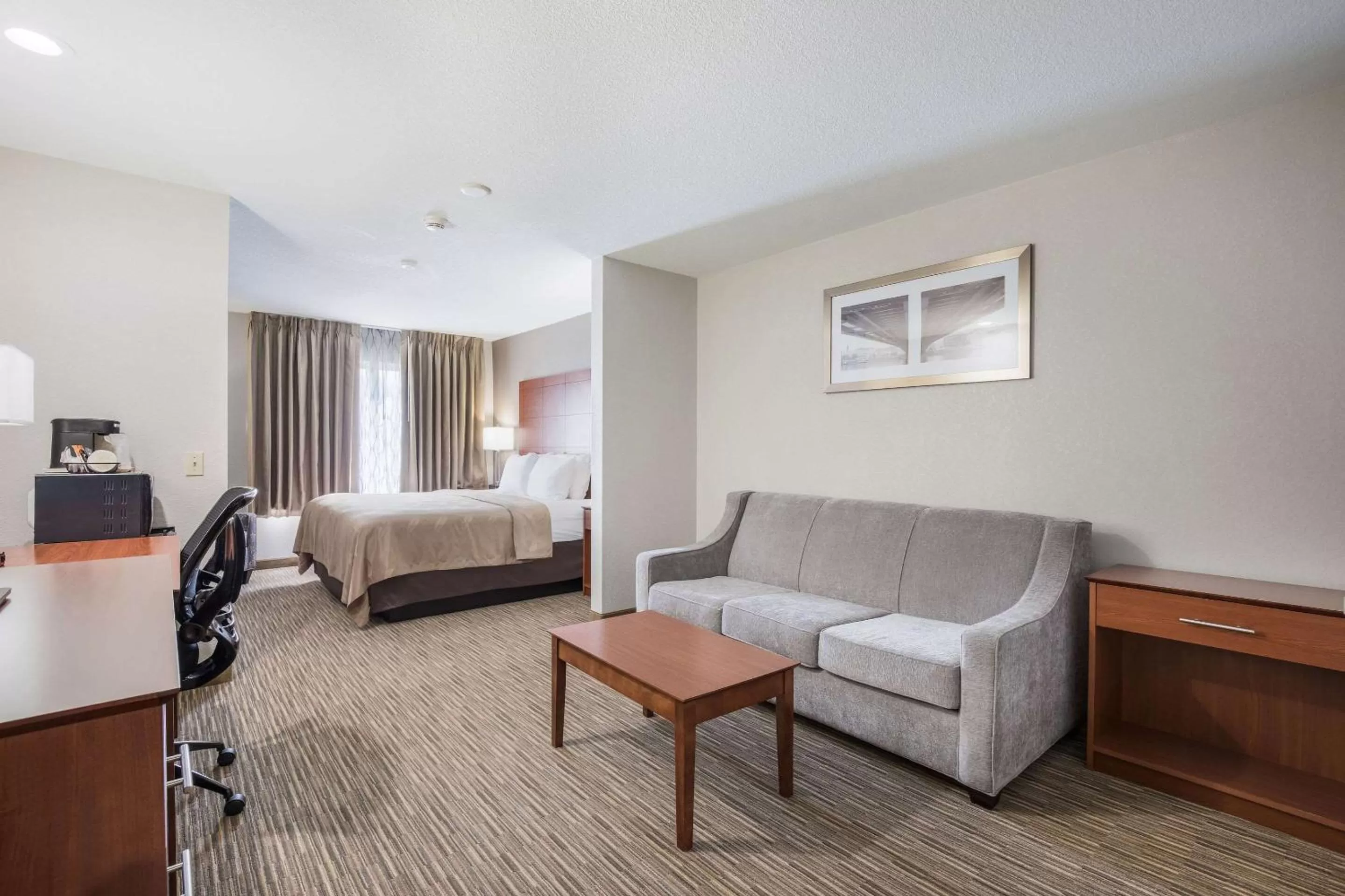 King Suite with Sofa Bed - Non Smoking in Quality Inn & Suites Lodi I-90