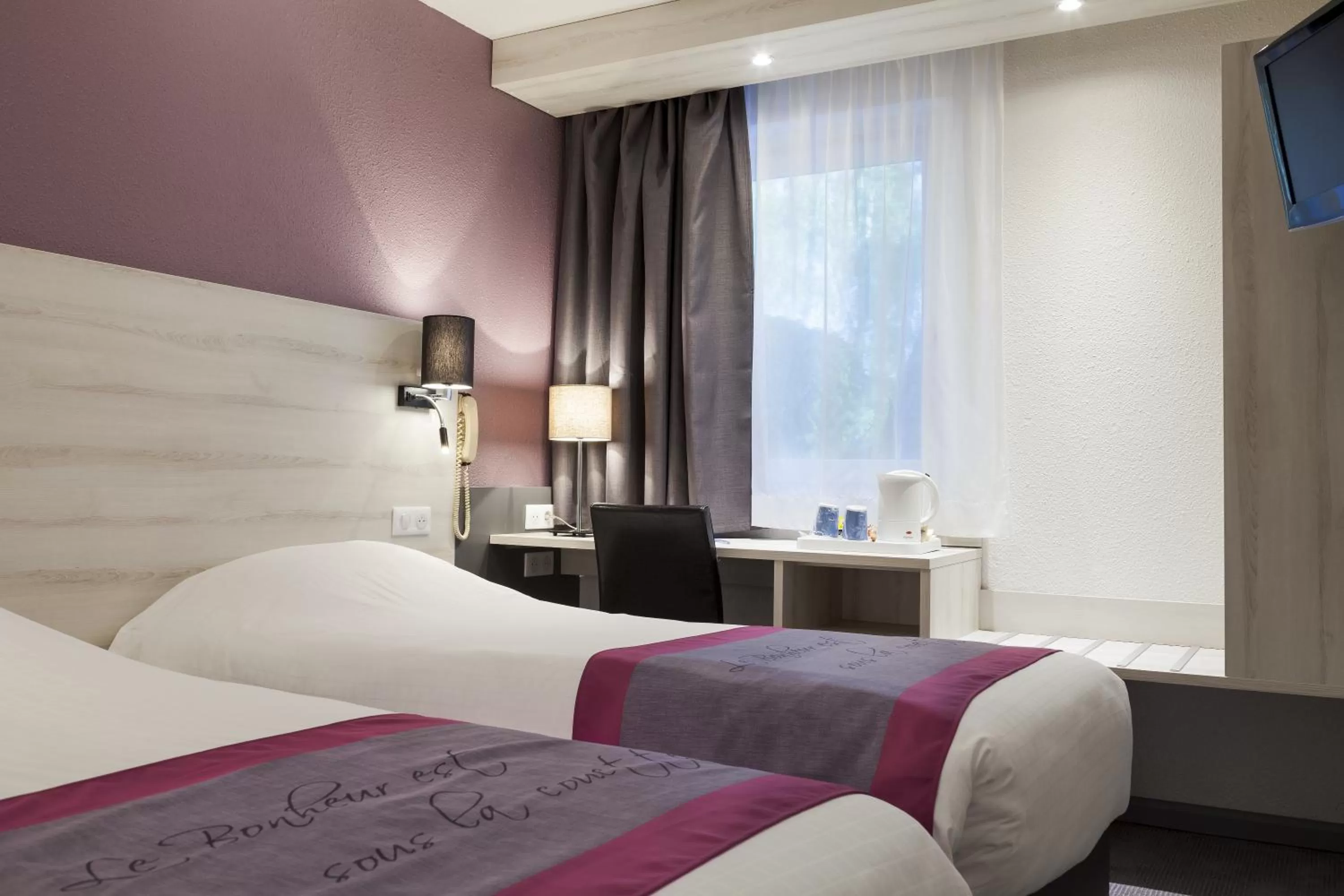 Triple Room in Kyriad Lille Est - Villeneuve d'Ascq