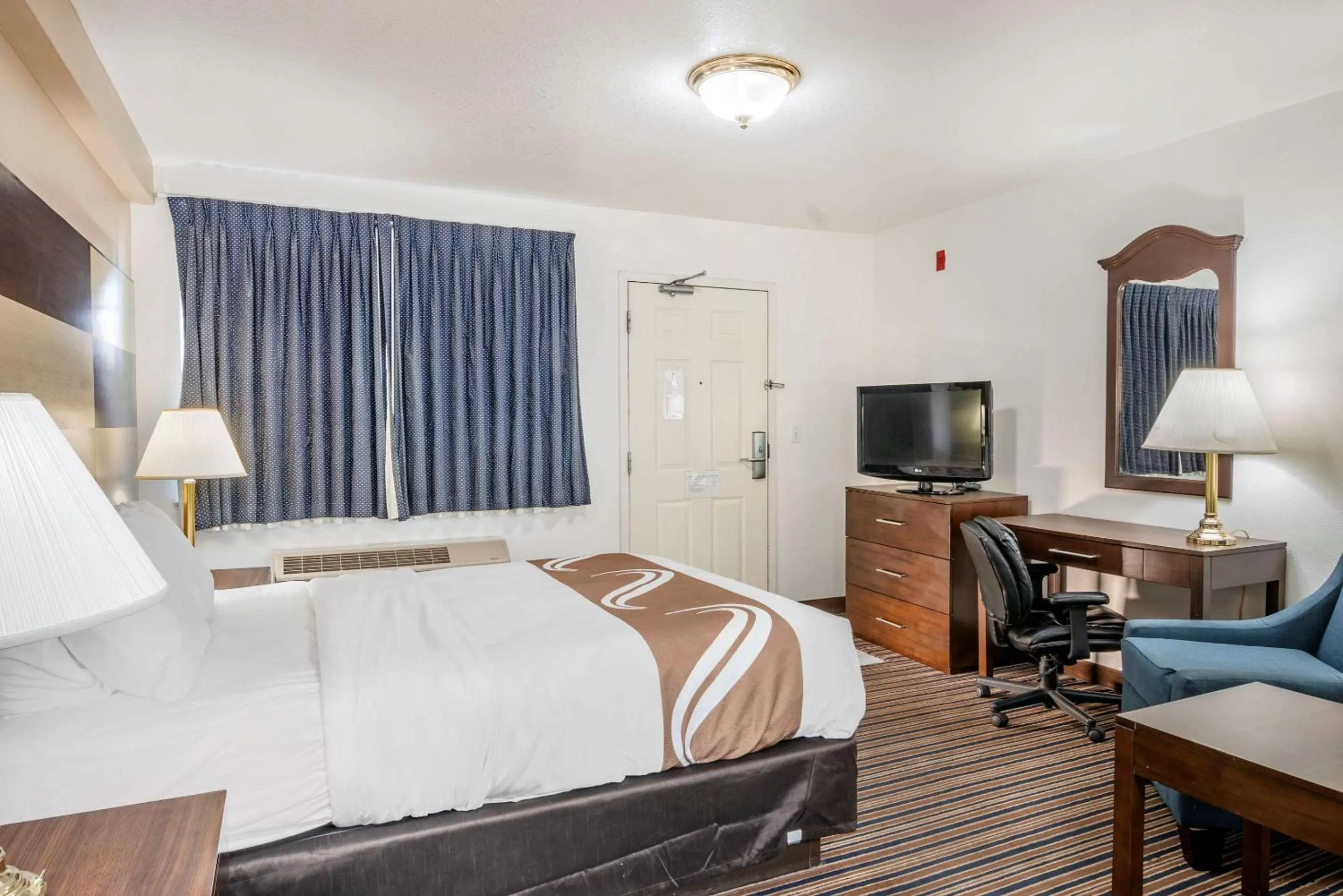 Queen Room - Non-Smoking in Quality Inn Central Roseburg