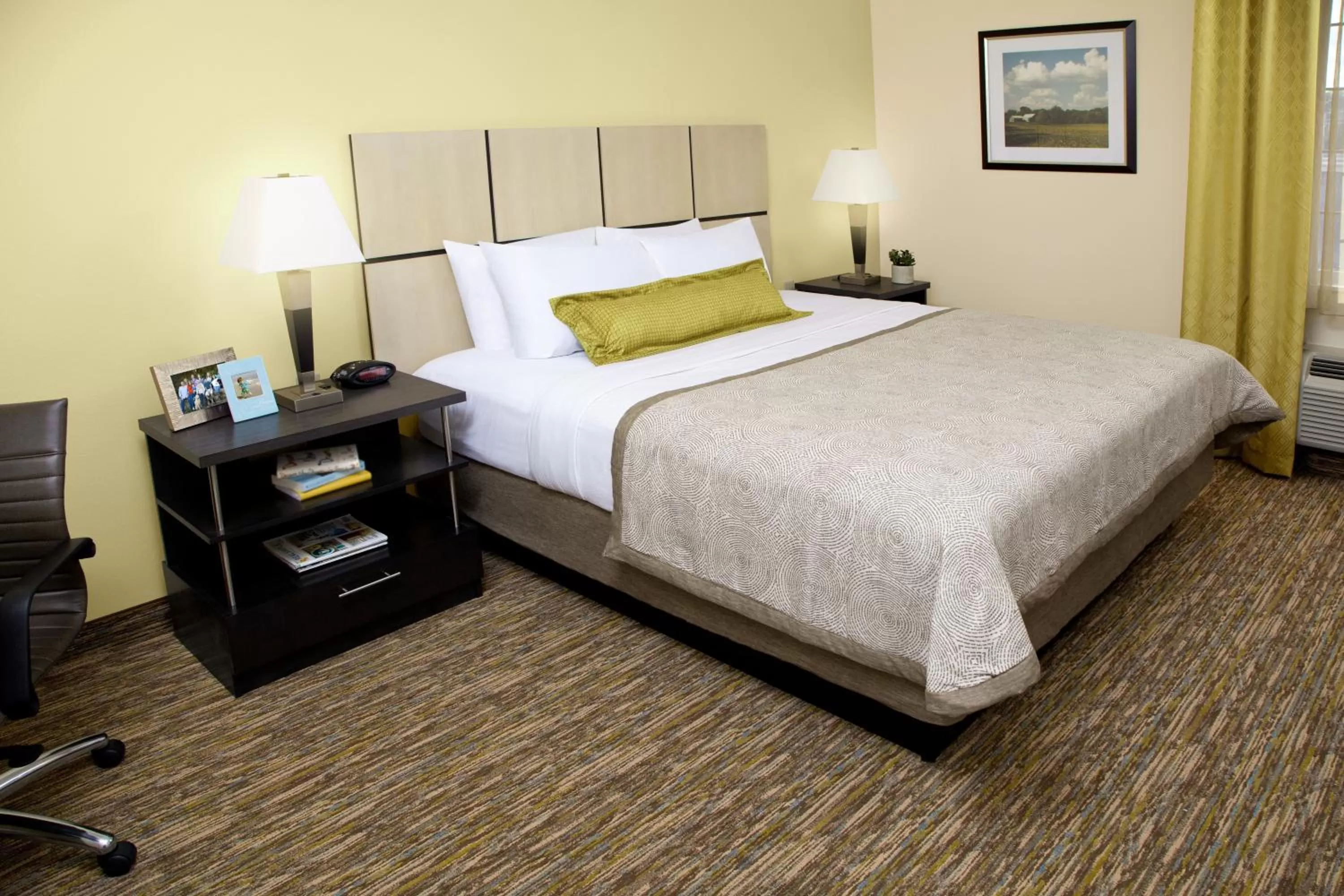 King Room - Mobility Access Tub/Non-Smoking in Candlewood Suites Cotulla by IHG