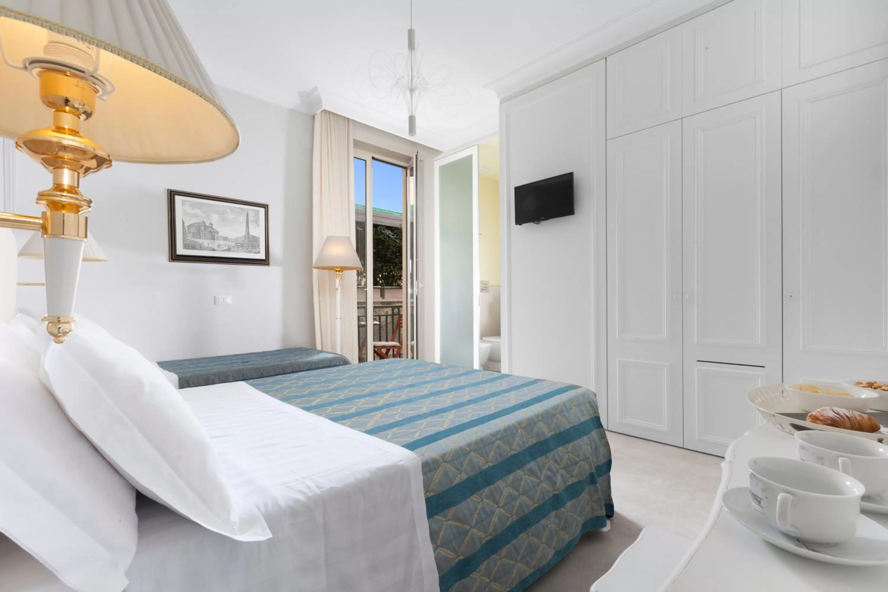 Superior Triple Room in Ruins B&B