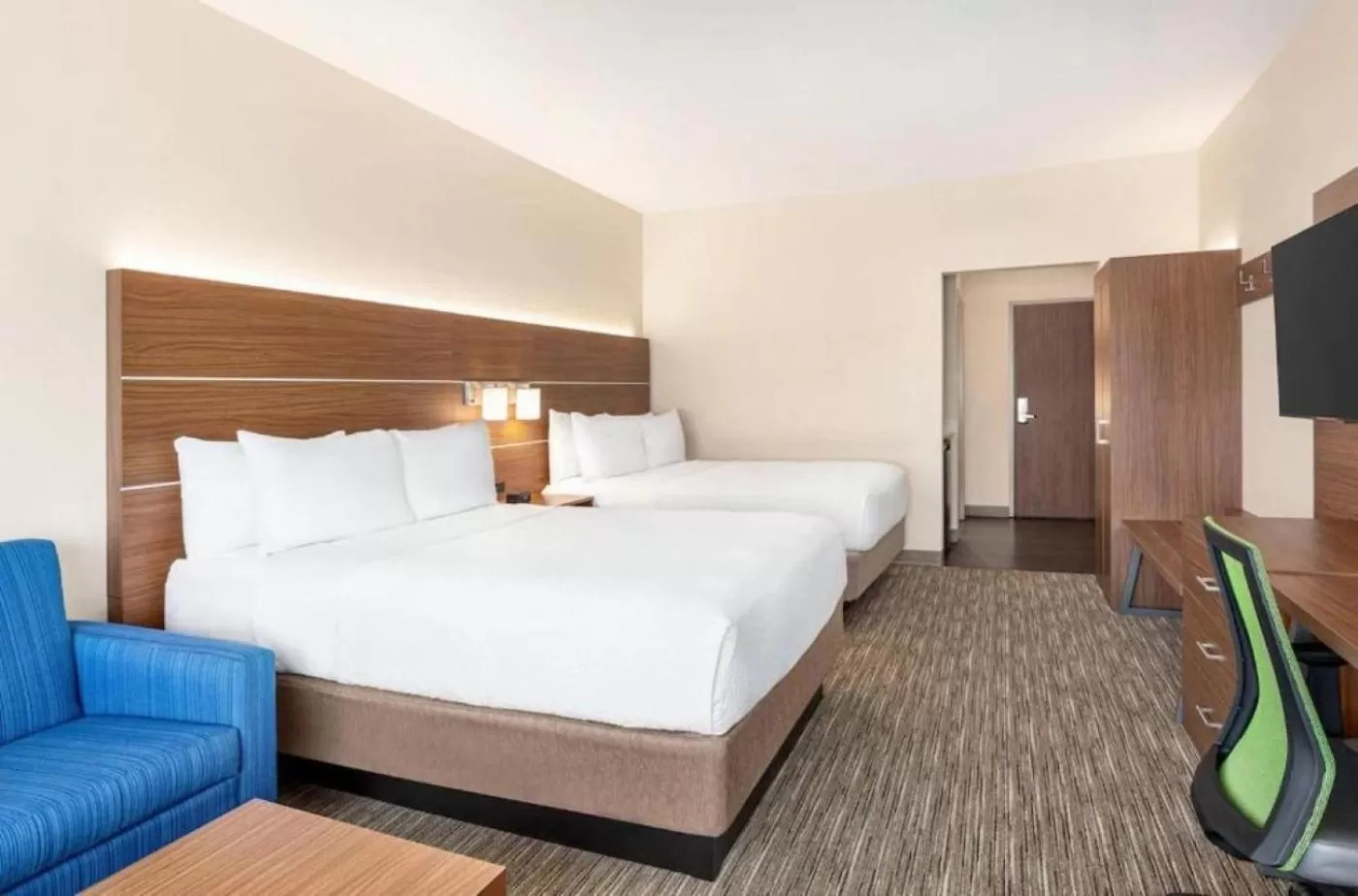 Queen Suite with Two Queen Beds and Mobility Accessible Bathtub - Non-Smoking in Holiday Inn Express & Suites Austin North - Pflugerville by IHG