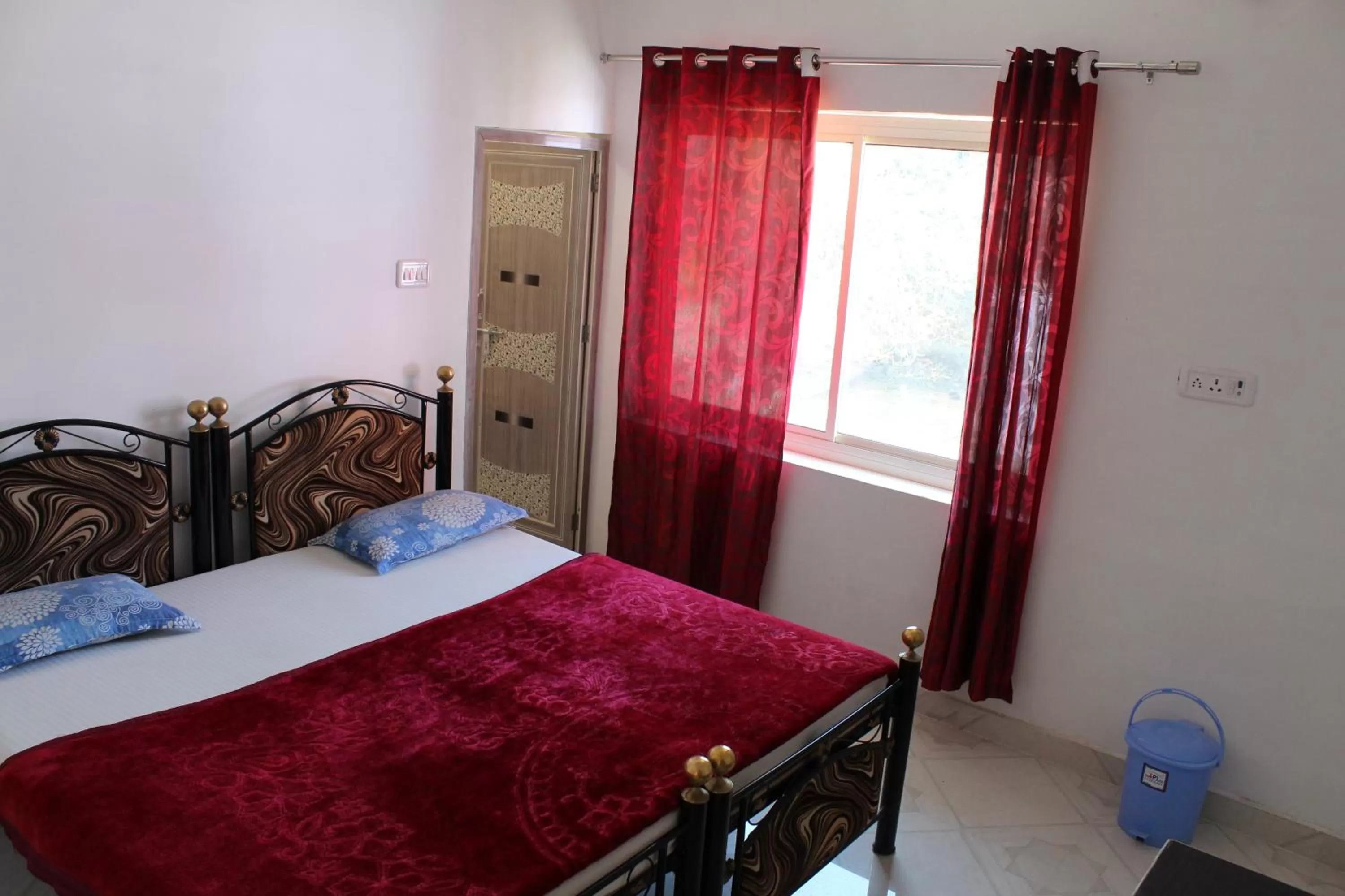Budget Double Room - single occupancy in Hotel Sunset