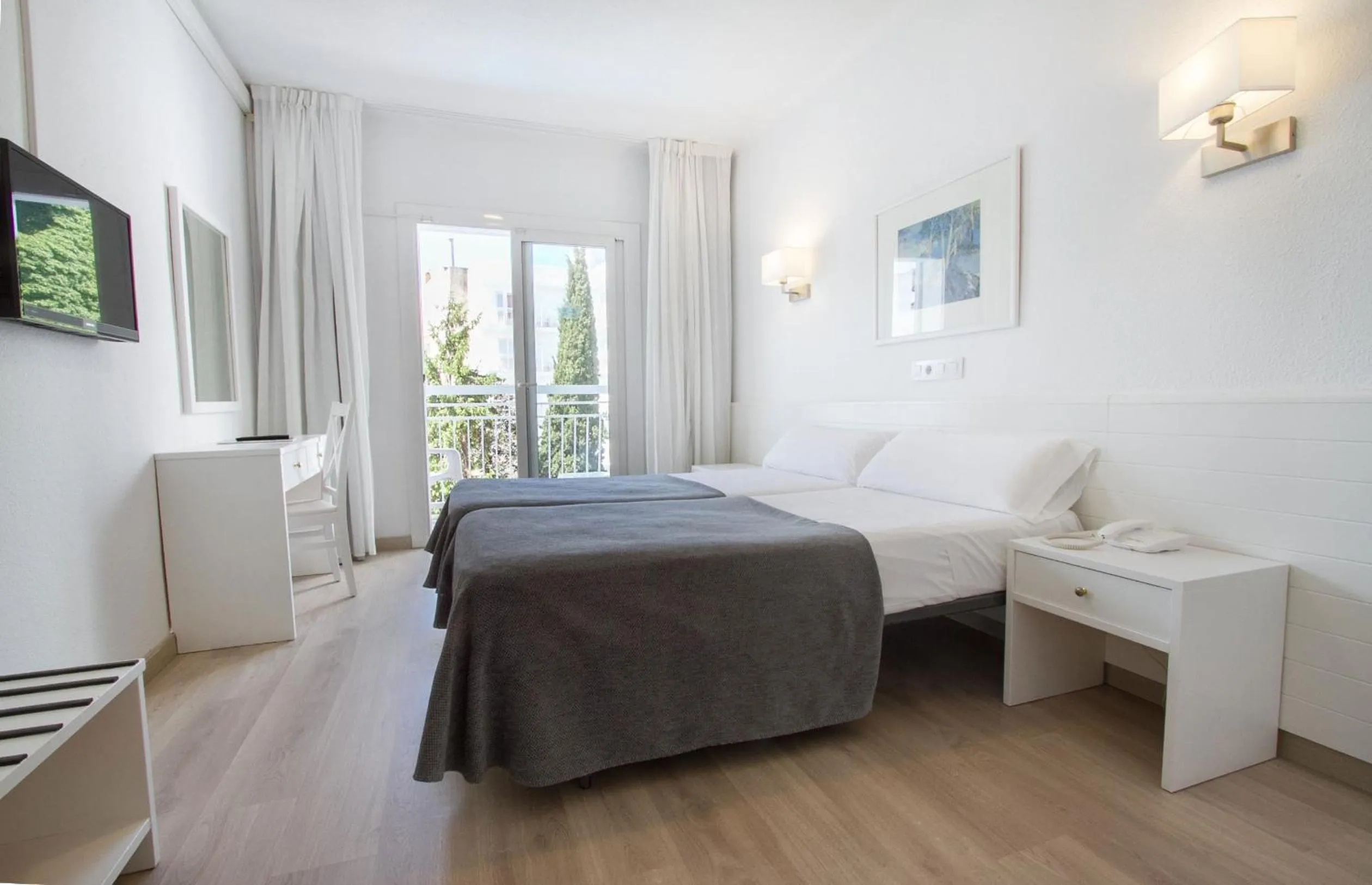 Family Room (2 Adults + 2 Children) in Garbi Park Lloret Hotel