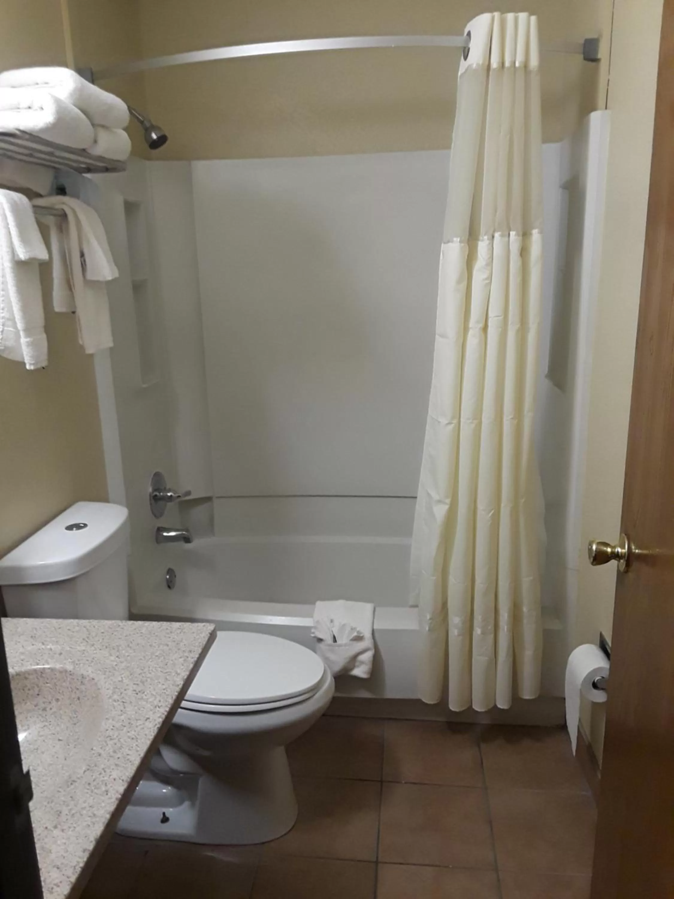 King Suite in Faribault Hometown Inn & Suites