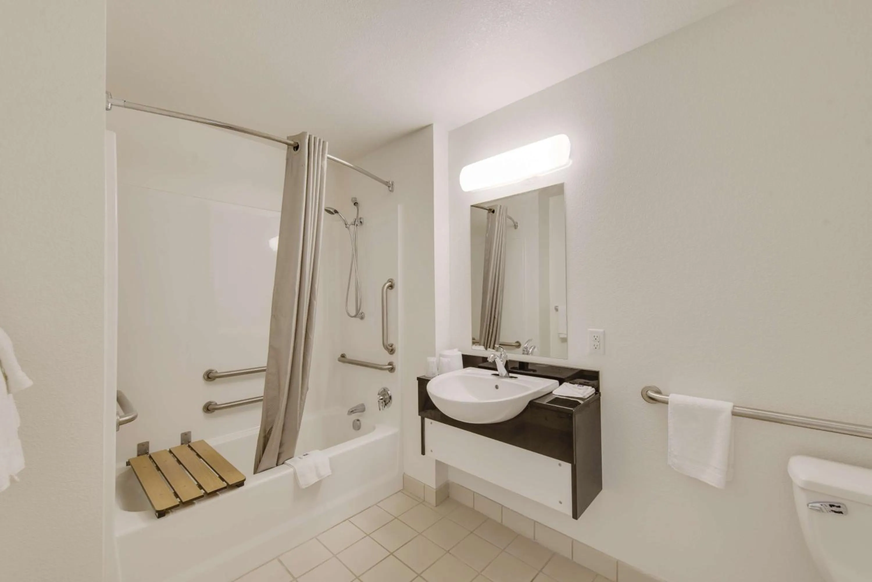 Quadruple Room - Smoking in Motel 6 Virginia Beach