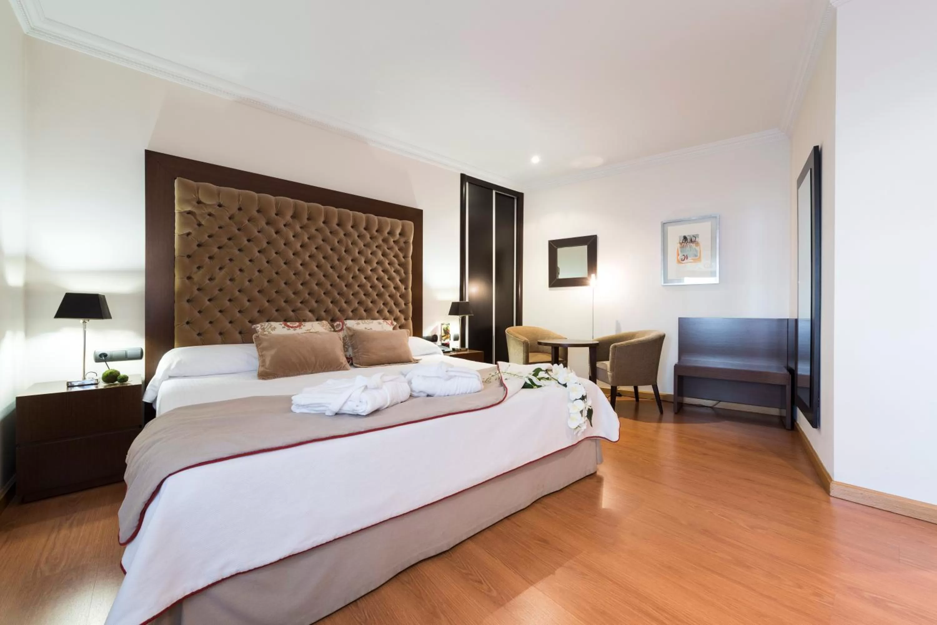 Photo of the whole room, Bed in FC Infantas de León