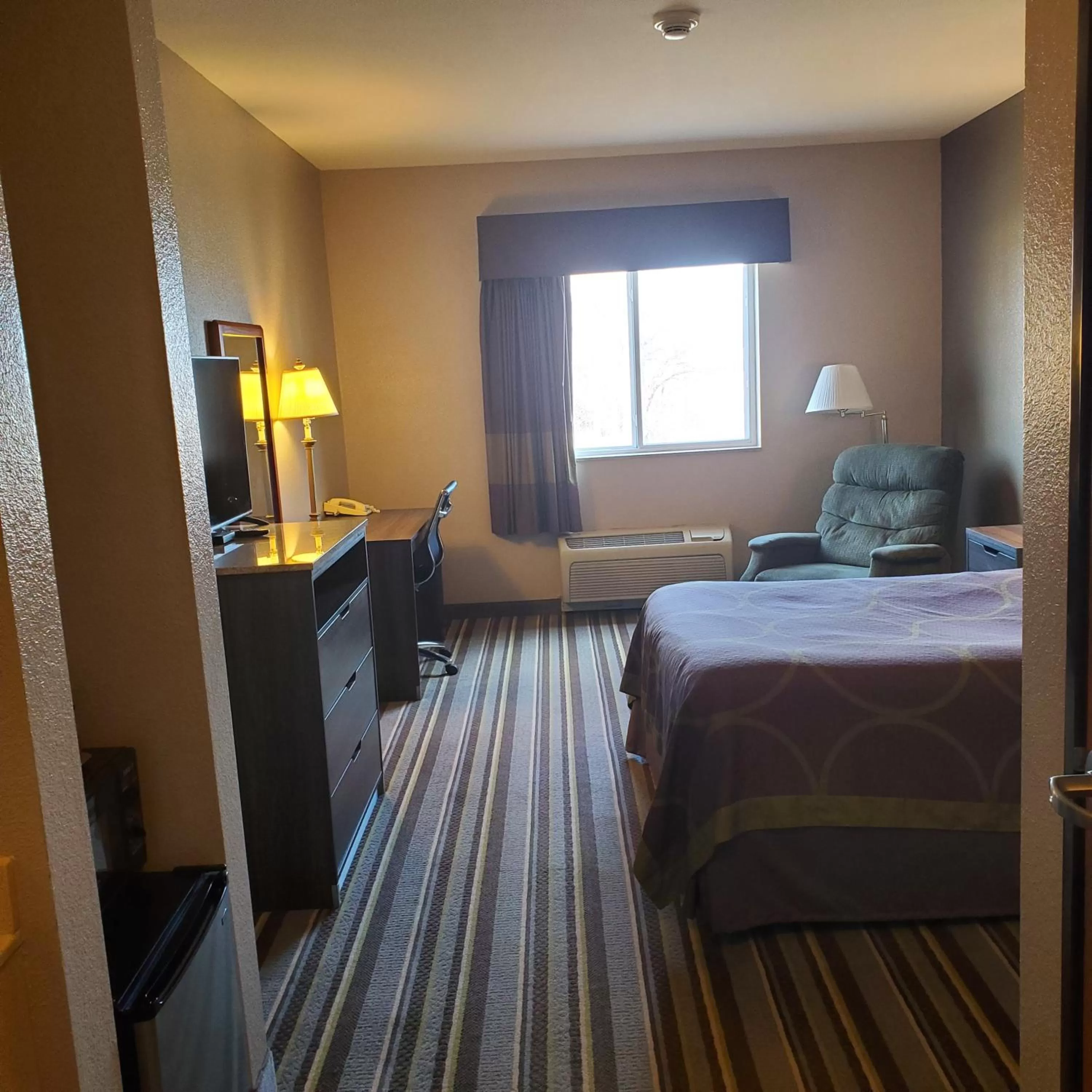 Queen Room - Non-Smoking in Super 8 by Wyndham Iola KS