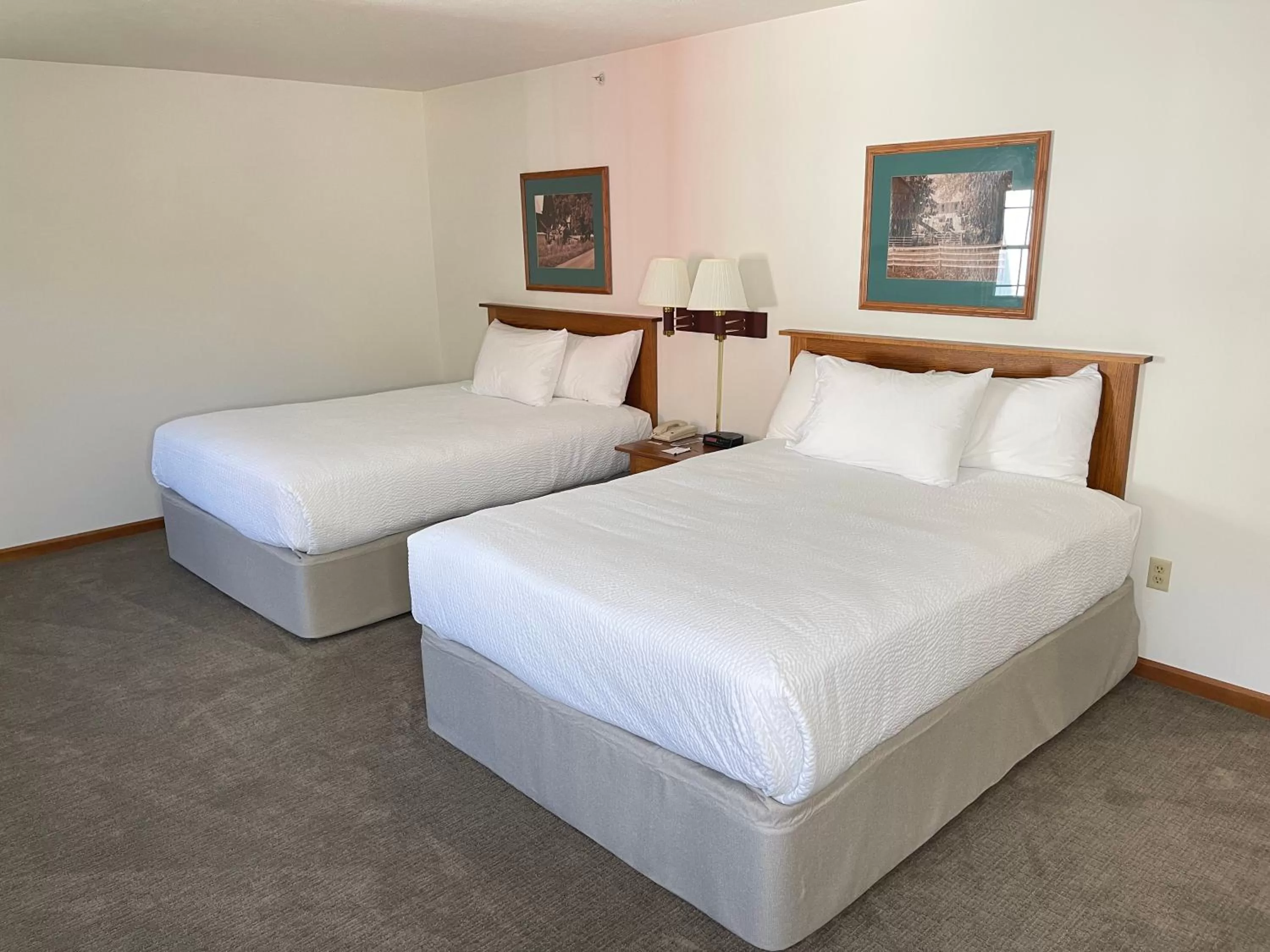 Grand Two Queen in Farmstead Inn and Conference Center