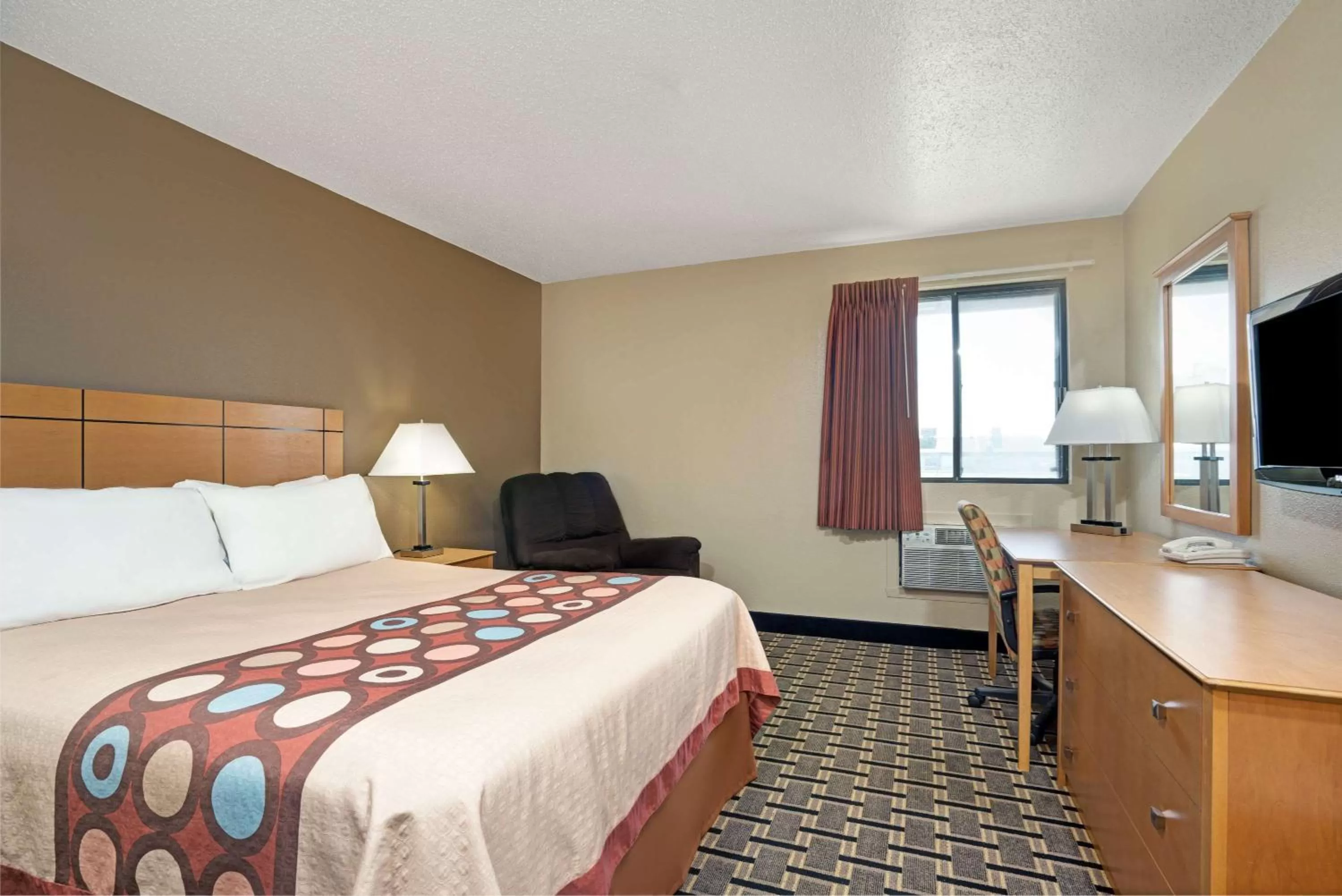 Queen Room - Disability Access/Non-Smoking in Super 8 by Wyndham Melrose